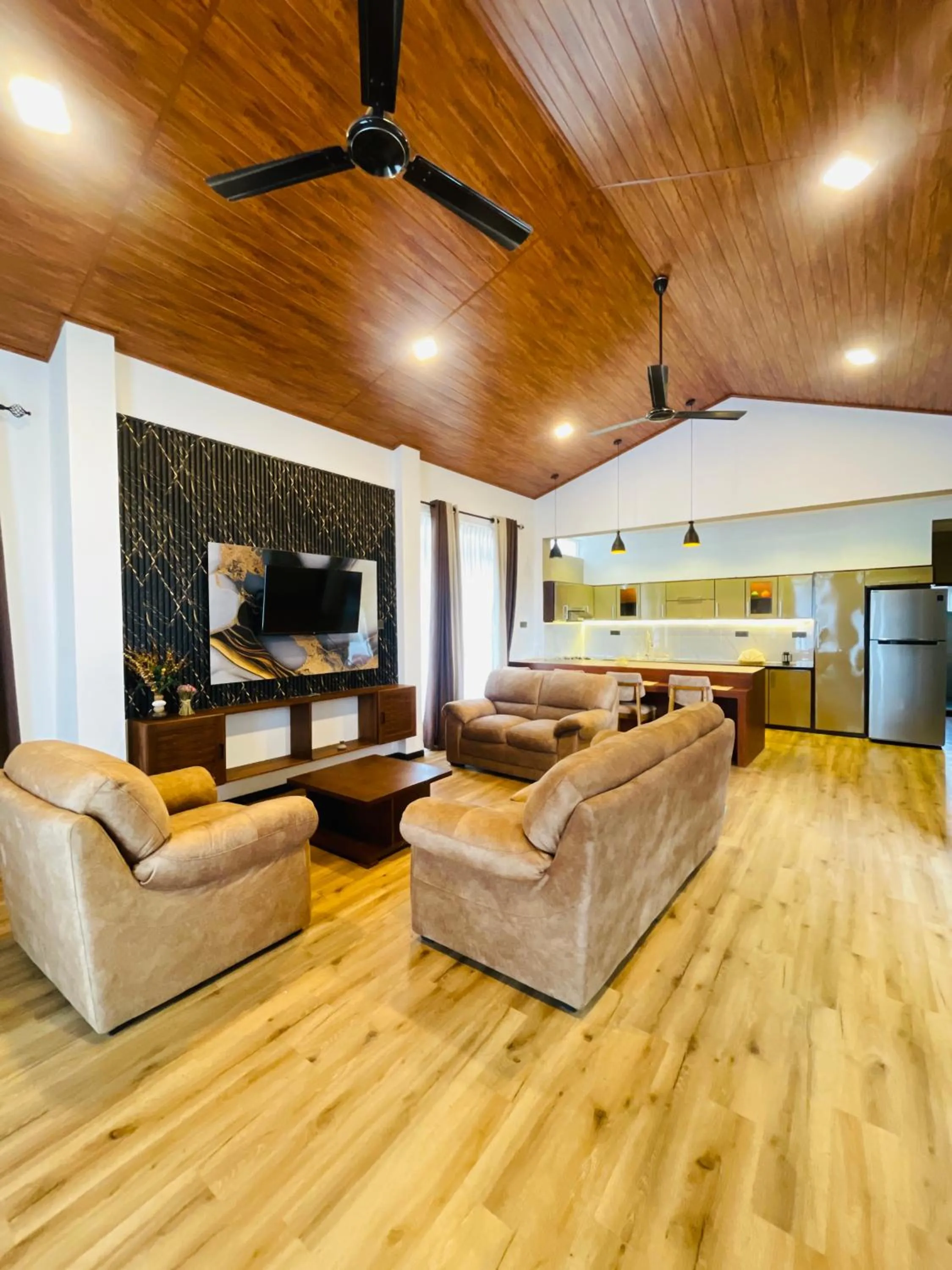 Communal lounge/ TV room in White House Holiday Resort