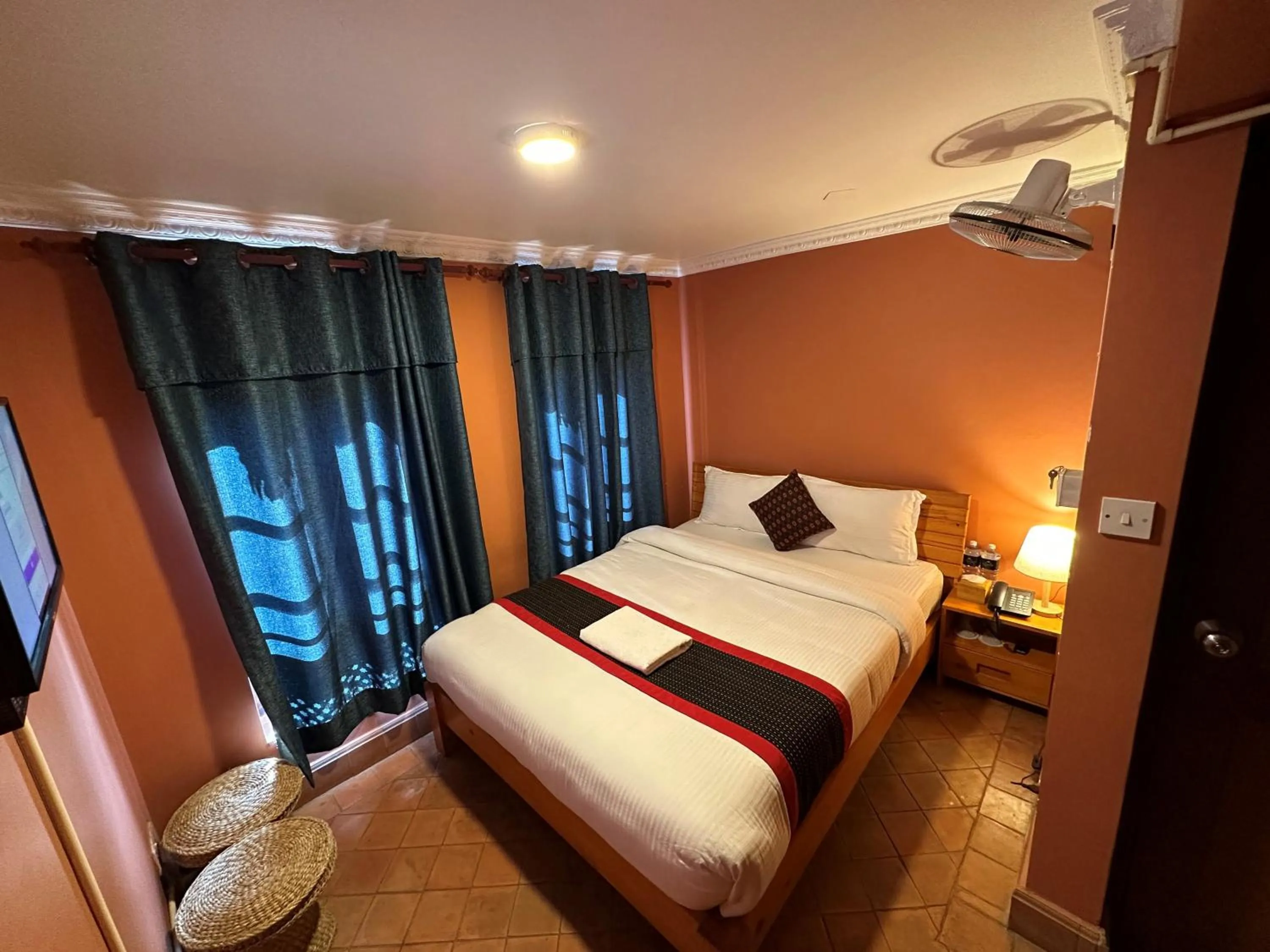 Bedroom, Bed in Hotel Empire & Rooftop Restaurant