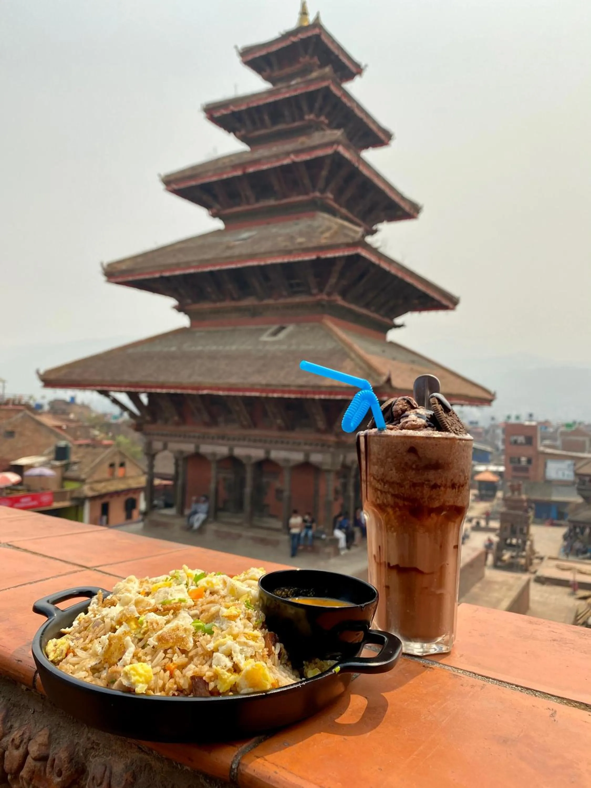 Restaurant/places to eat in Hotel Empire & Rooftop Restaurant