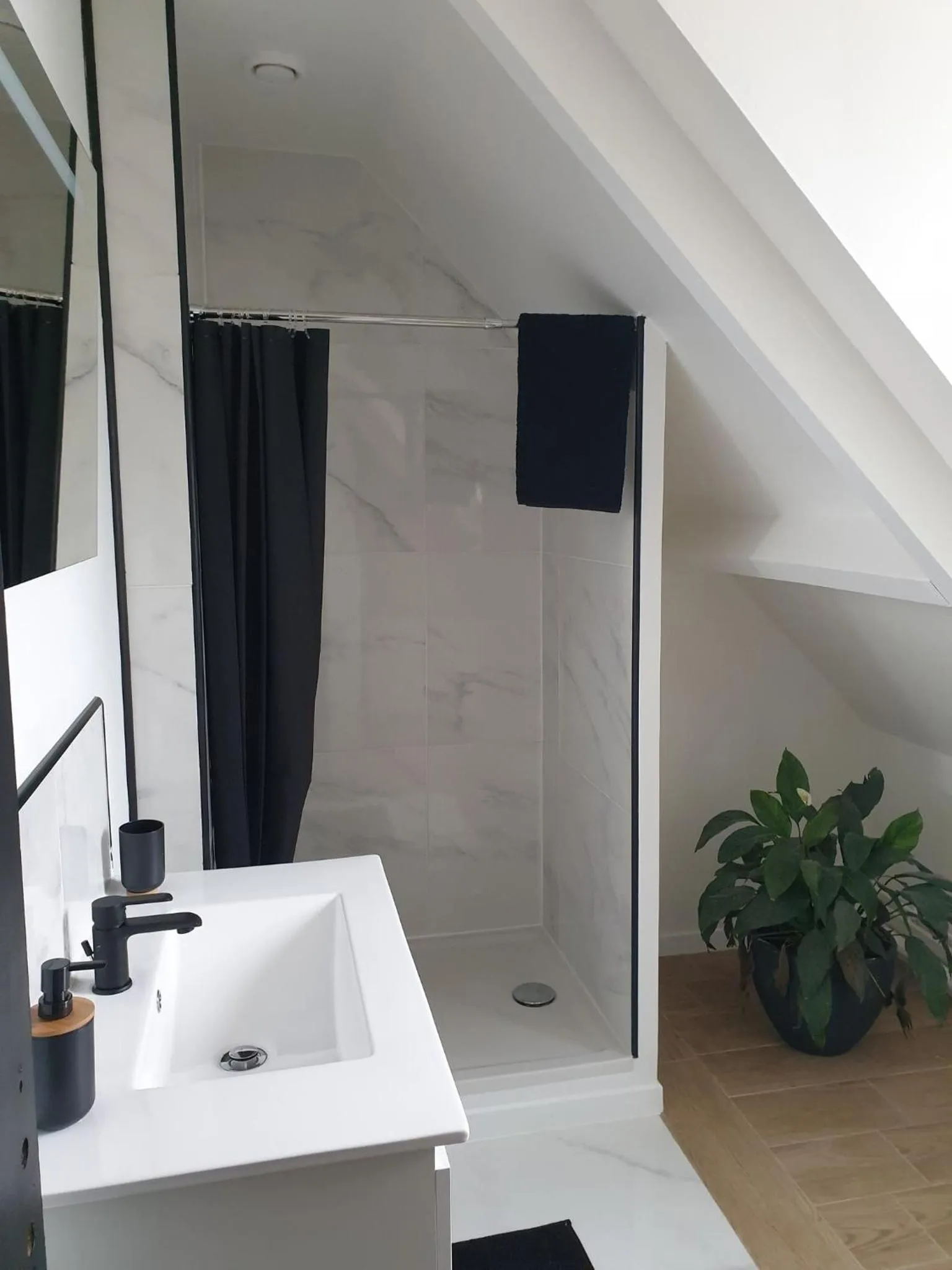 Shower in Les Epinettes chambres d'hôtes