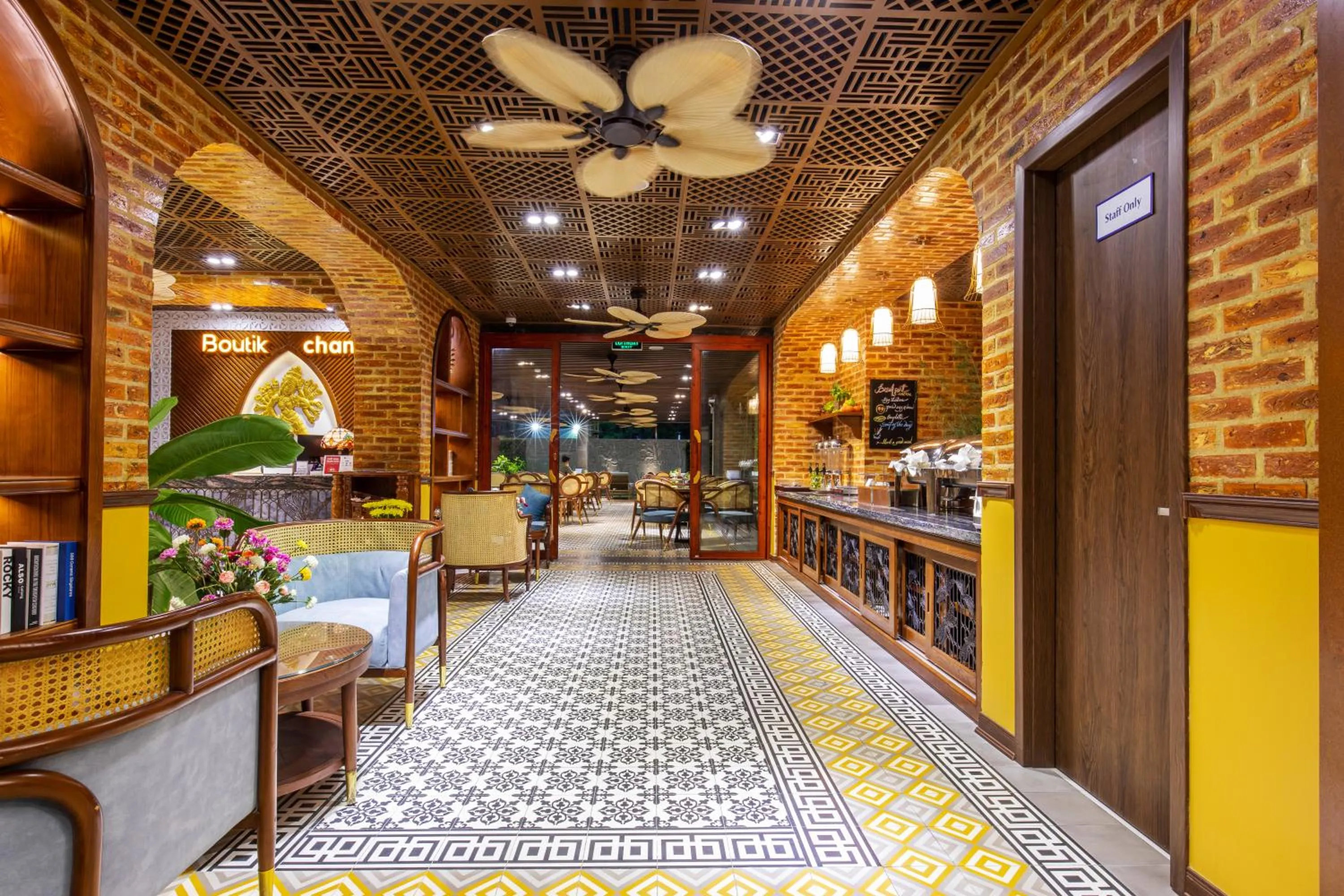 Restaurant/places to eat in Boutik Cham NhaTrang Hotel