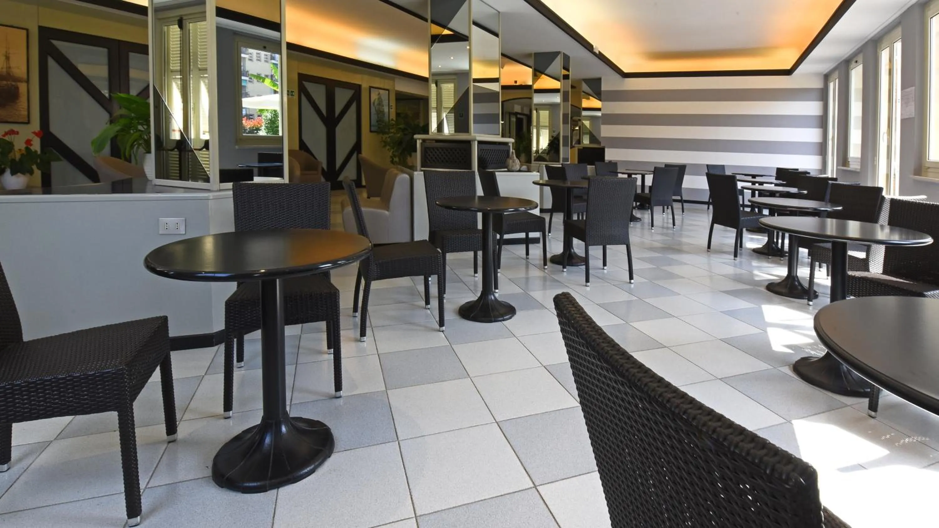 Lobby or reception in Hotel Sud Est by Fam Rossetti