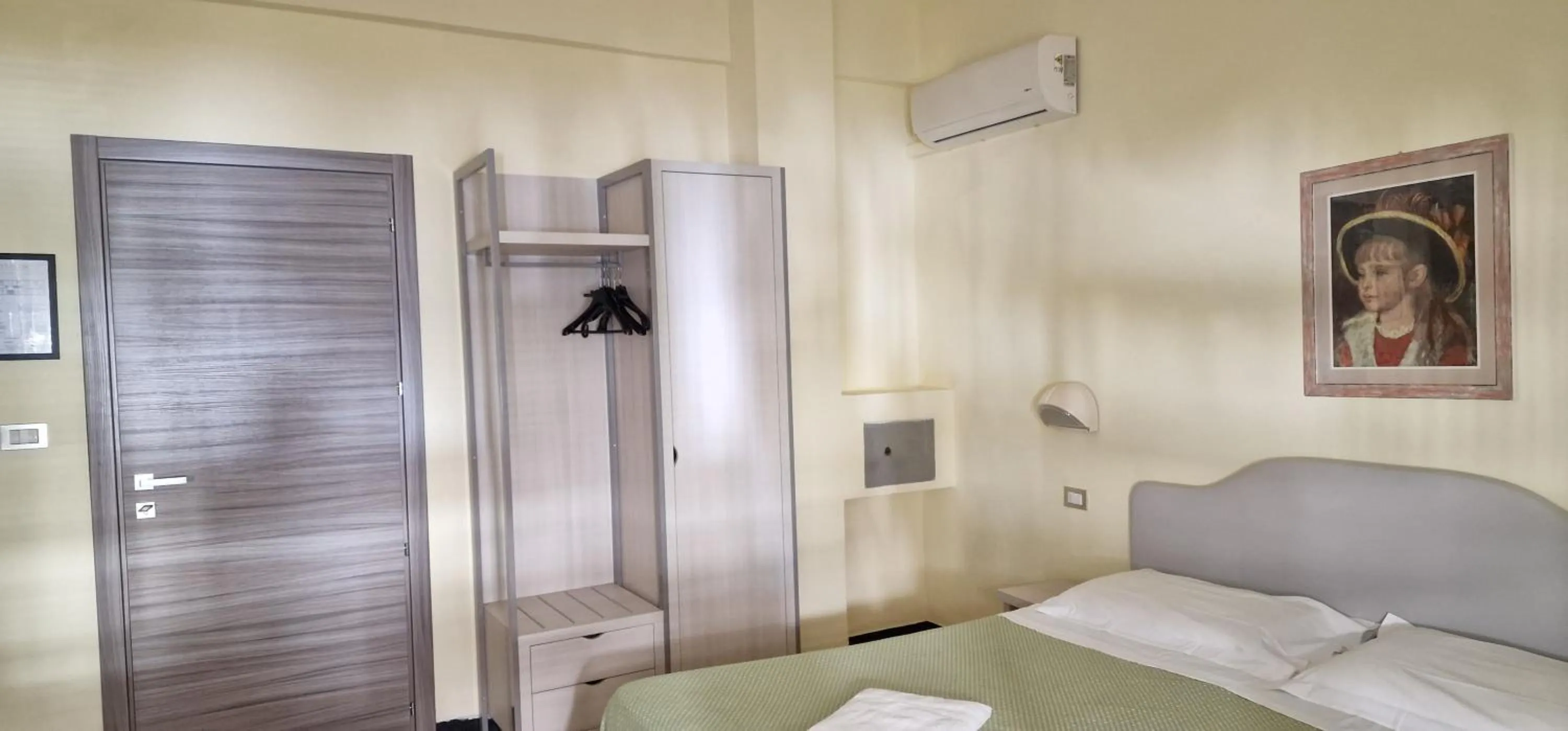 Bedroom in Hotel Sud Est by Fam Rossetti