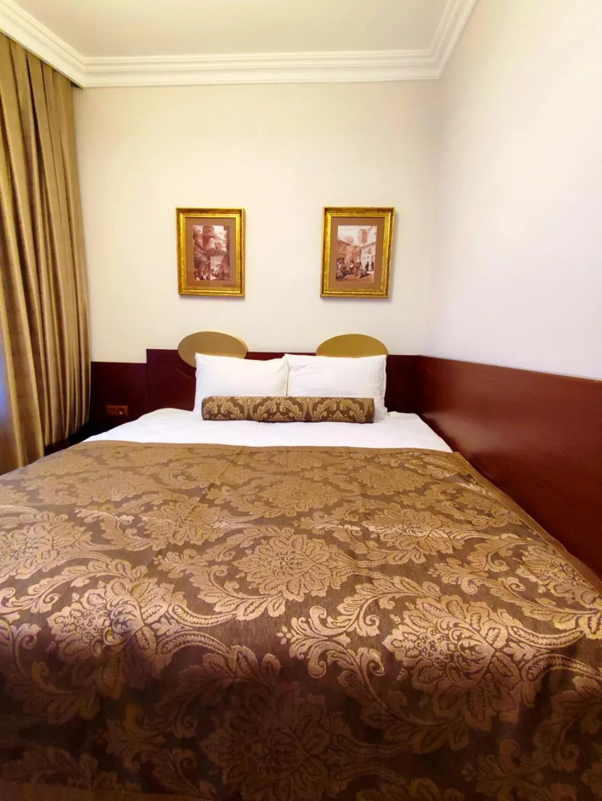 Bed in HOTEL EURO DIAMOND