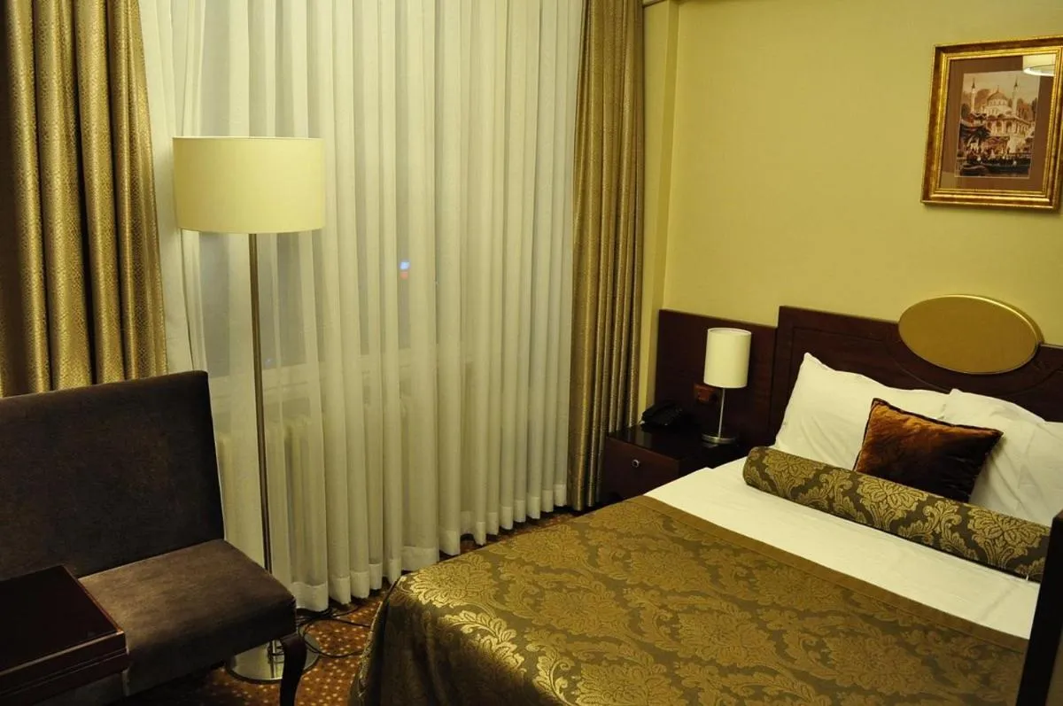 Bed in HOTEL EURO DIAMOND