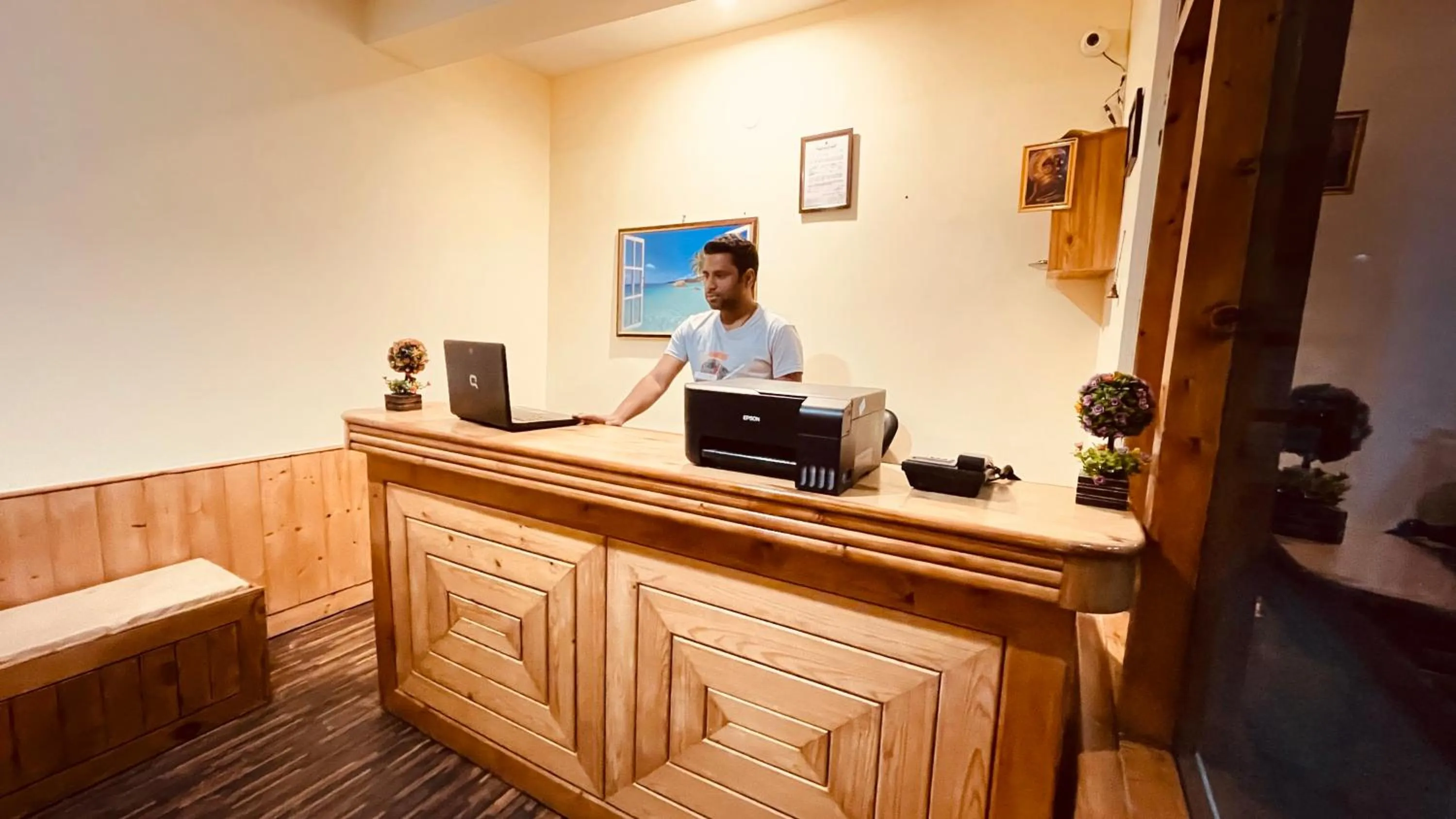 Lobby or reception in Himalayan adventure Cottages & Budget Friendly BNB Manali