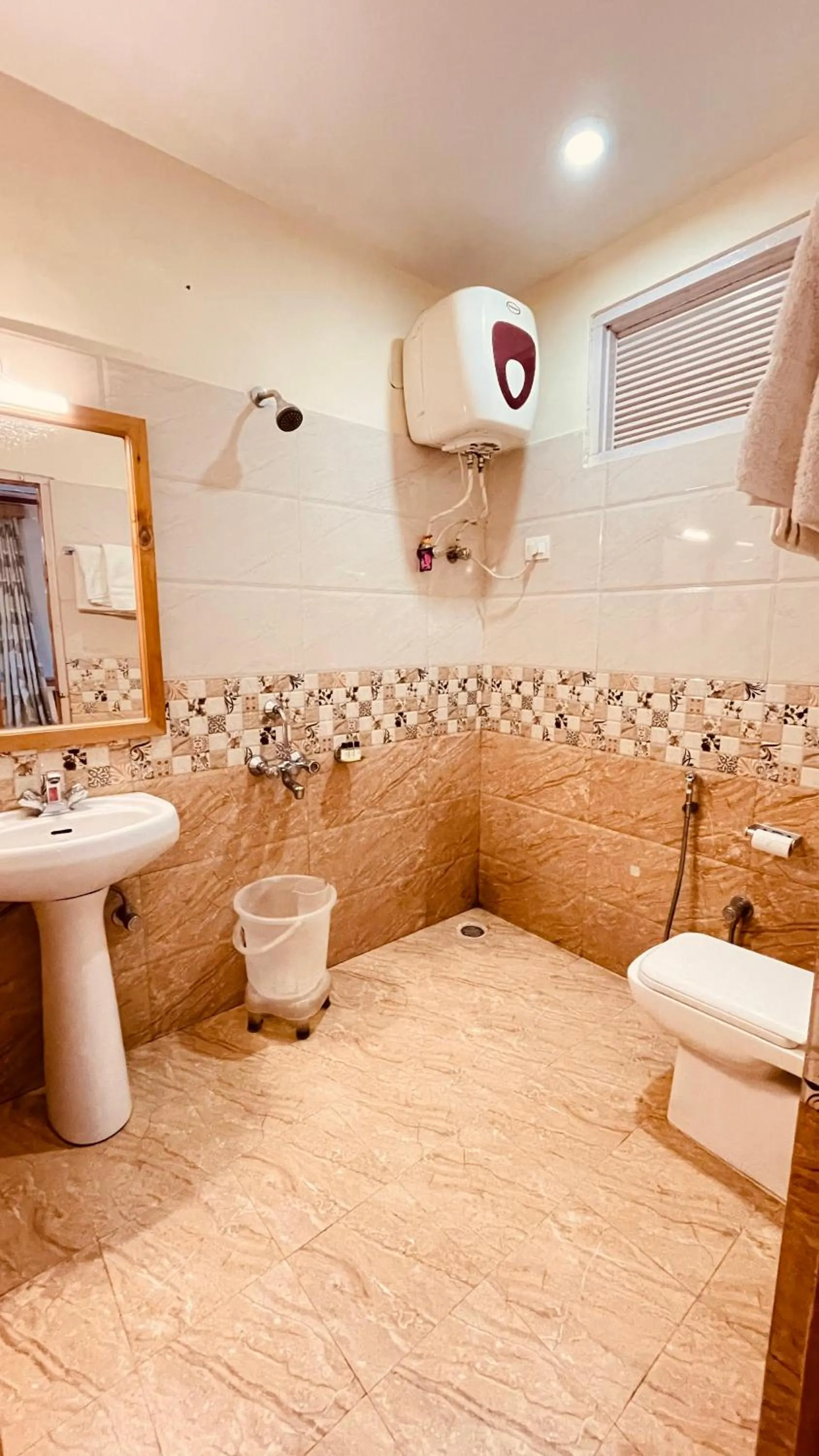 Bathroom in Himalayan adventure Cottages & Budget Friendly BNB Manali
