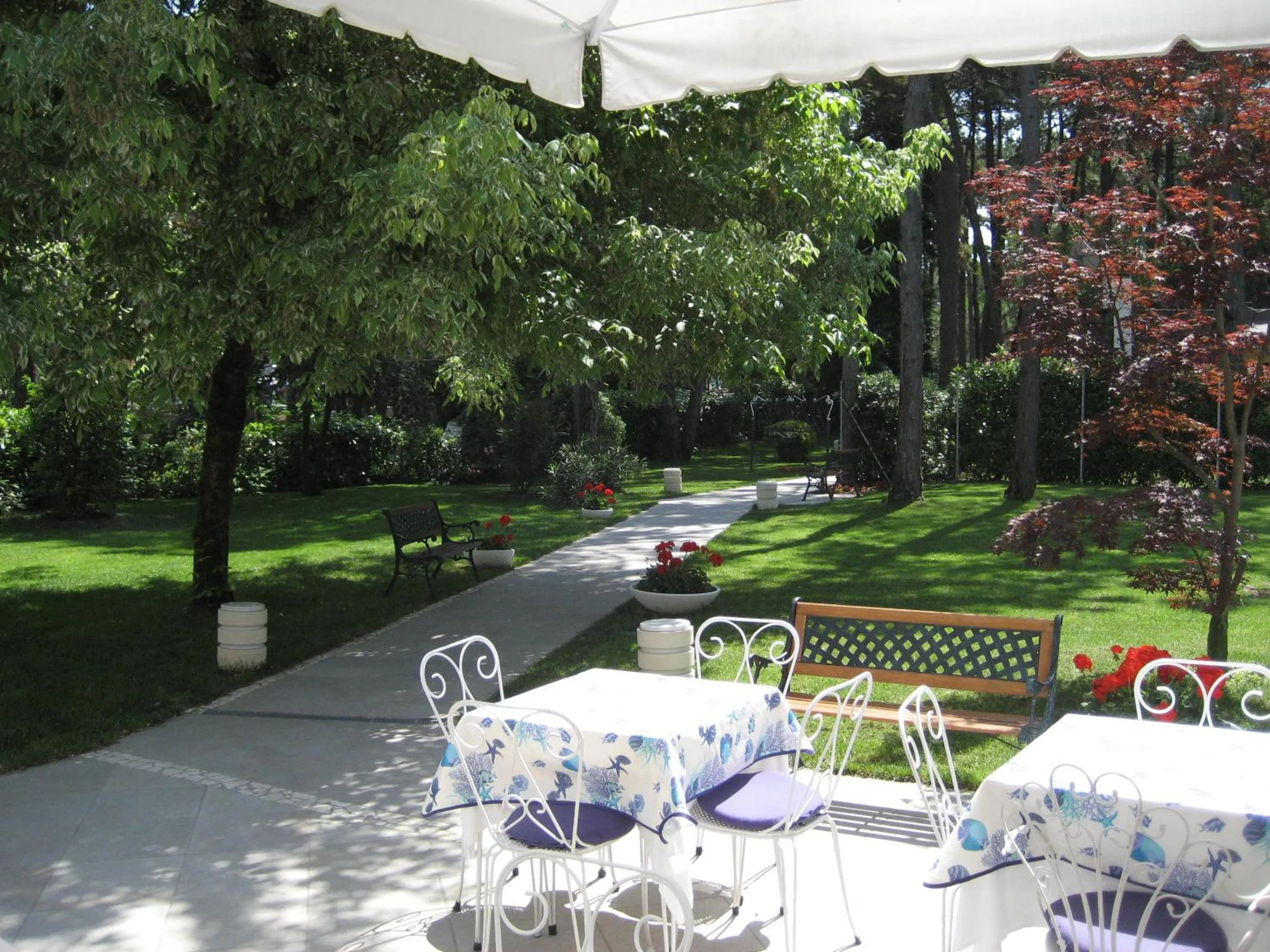Patio in Hotel Eurovil Garni