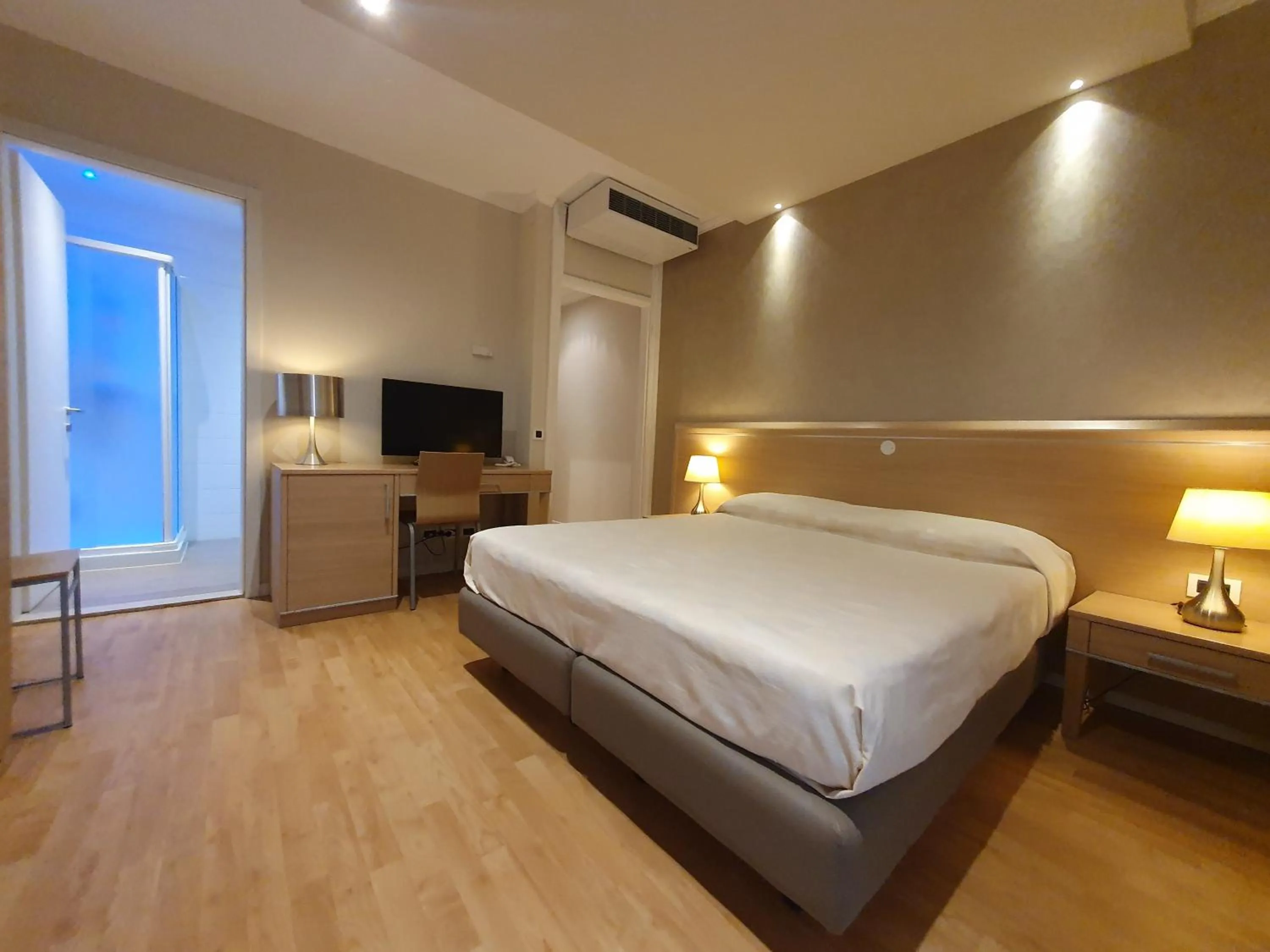 Bed in Hotel Eurovil Garni