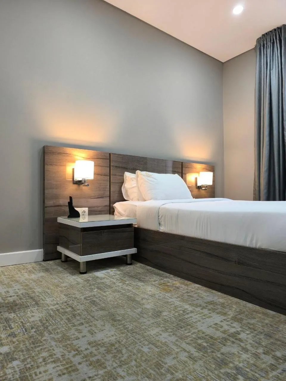 Bed in Polana Plaza Hotel