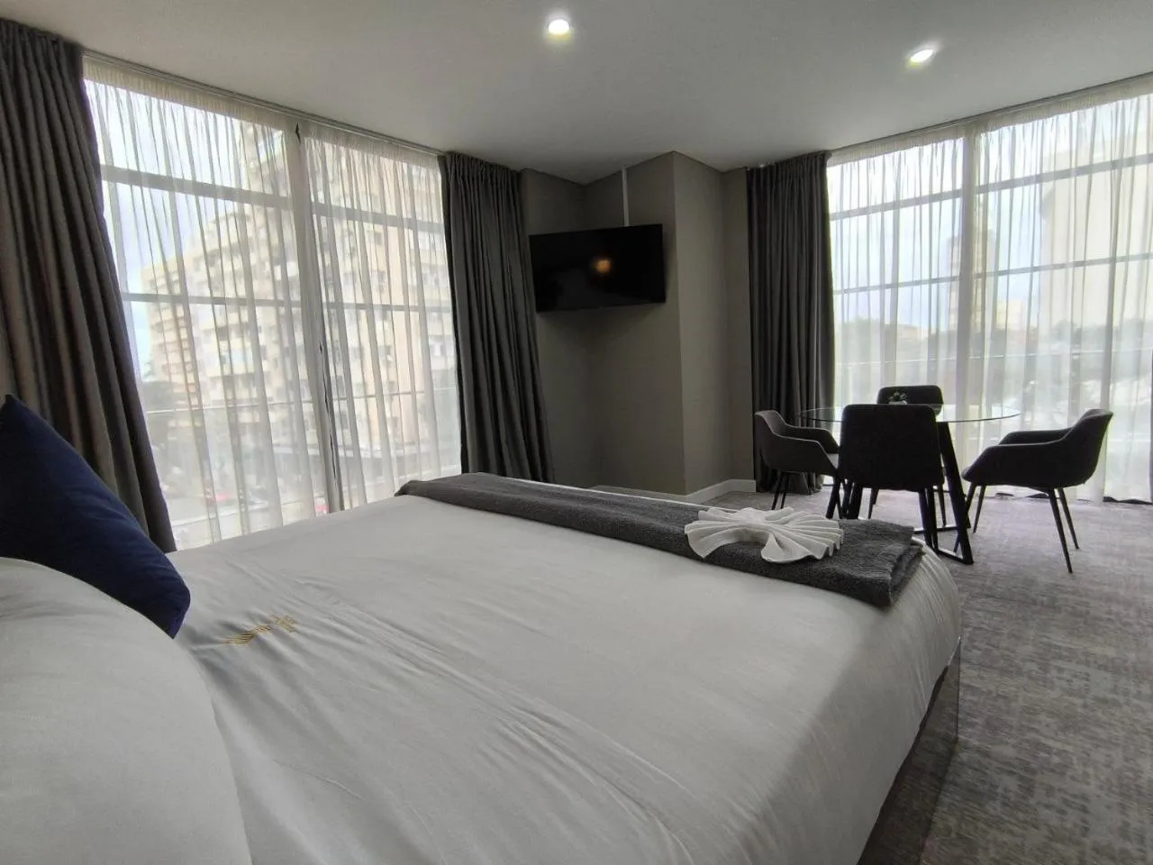 Bed in Polana Plaza Hotel