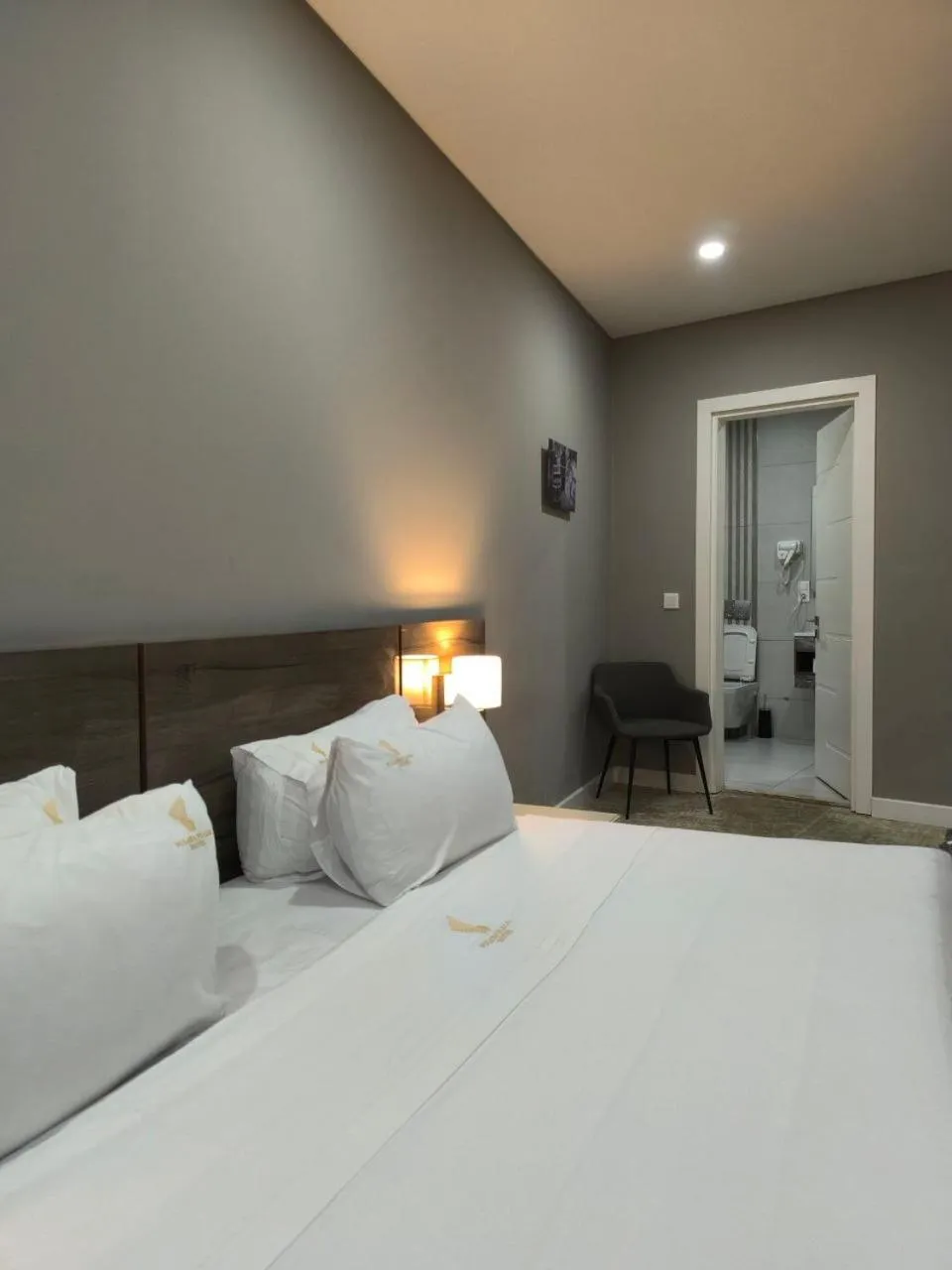 Bed in Polana Plaza Hotel