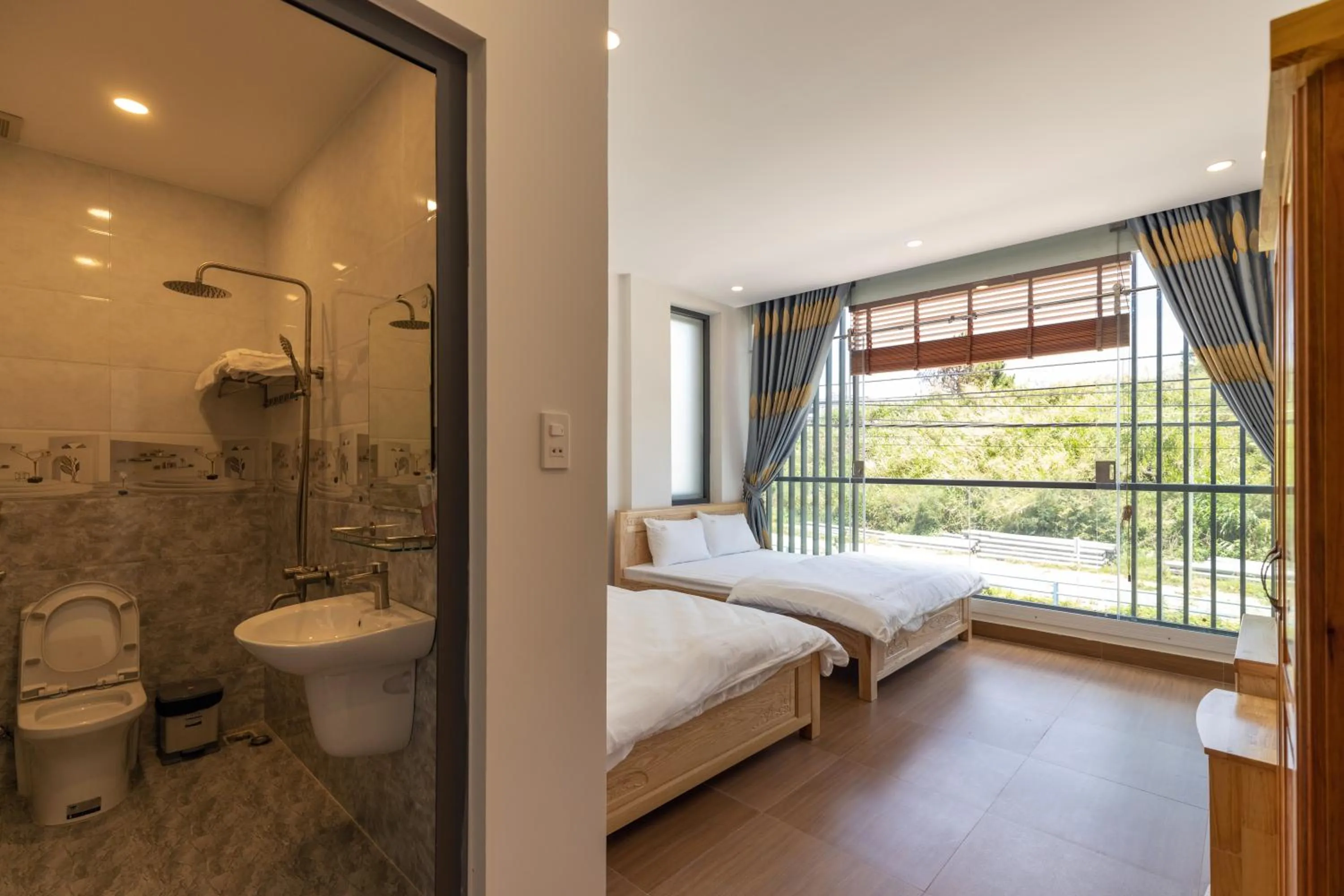 Shower in Ban Mai Hotel