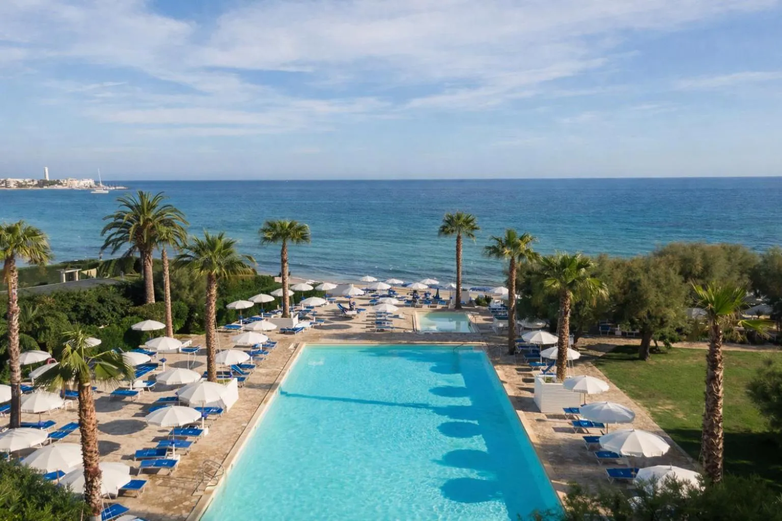 Swimming pool in Hotel Del Levante