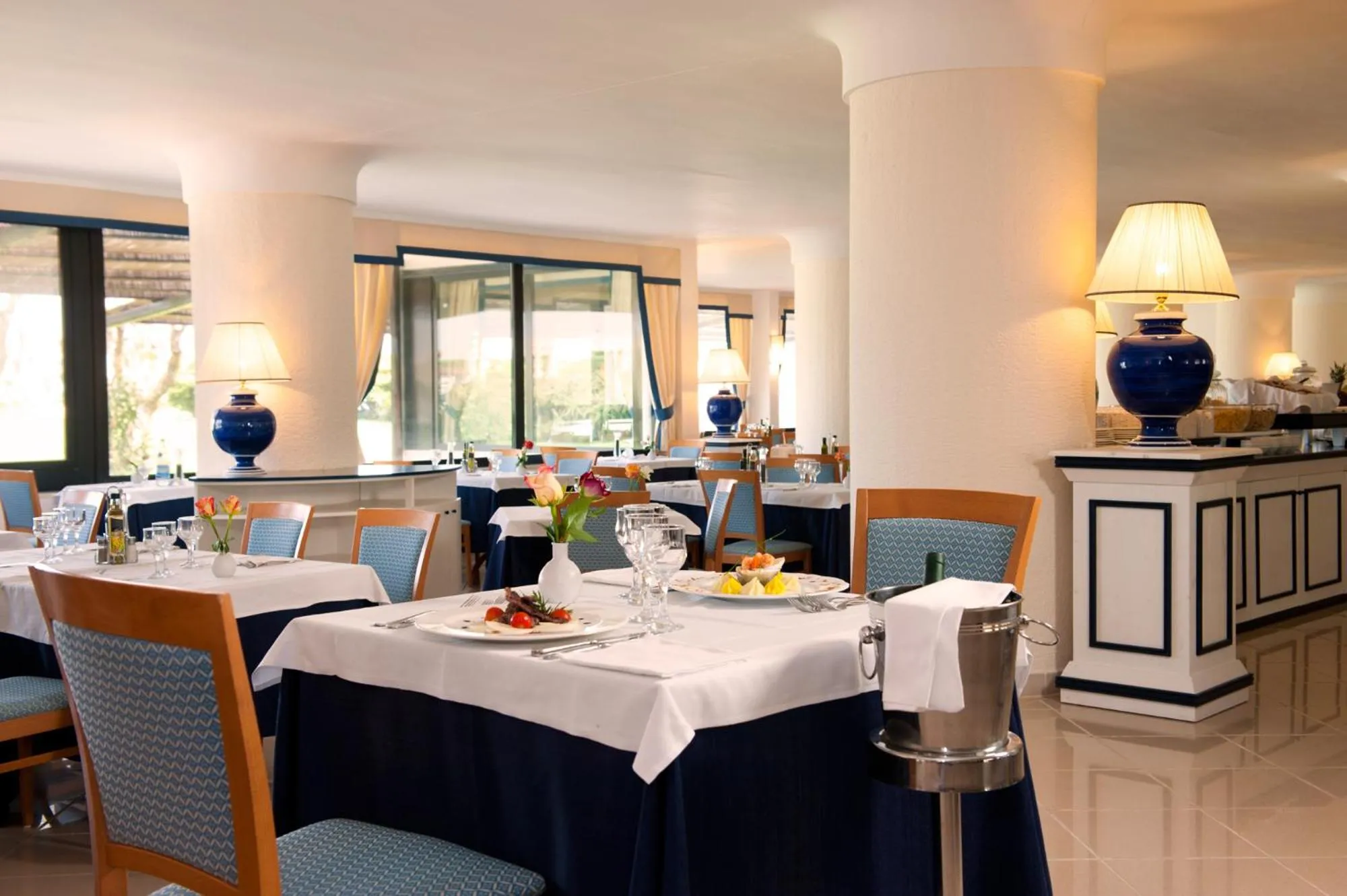 Restaurant/places to eat in Hotel Del Levante