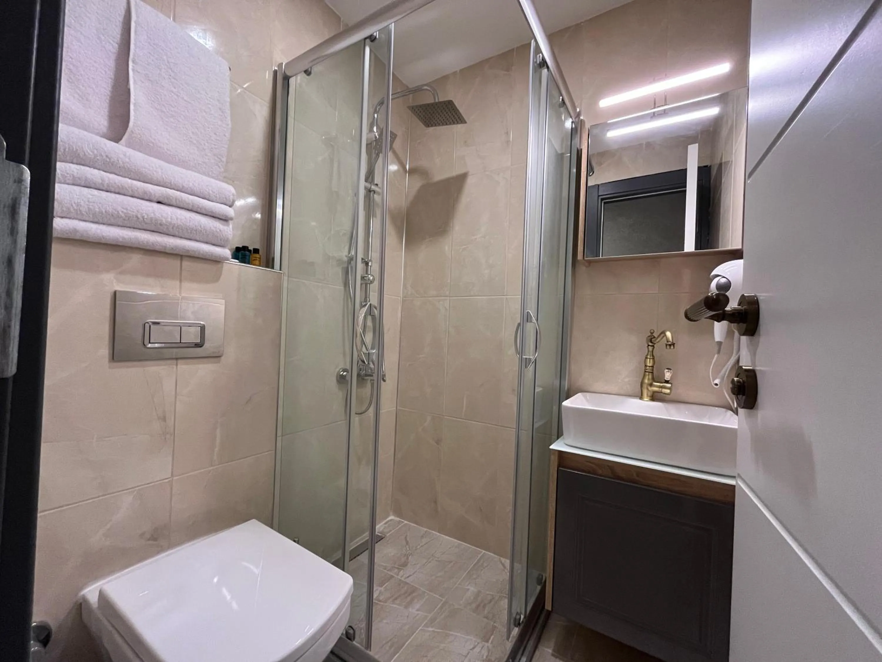 Bathroom in Genoa Port Hotel