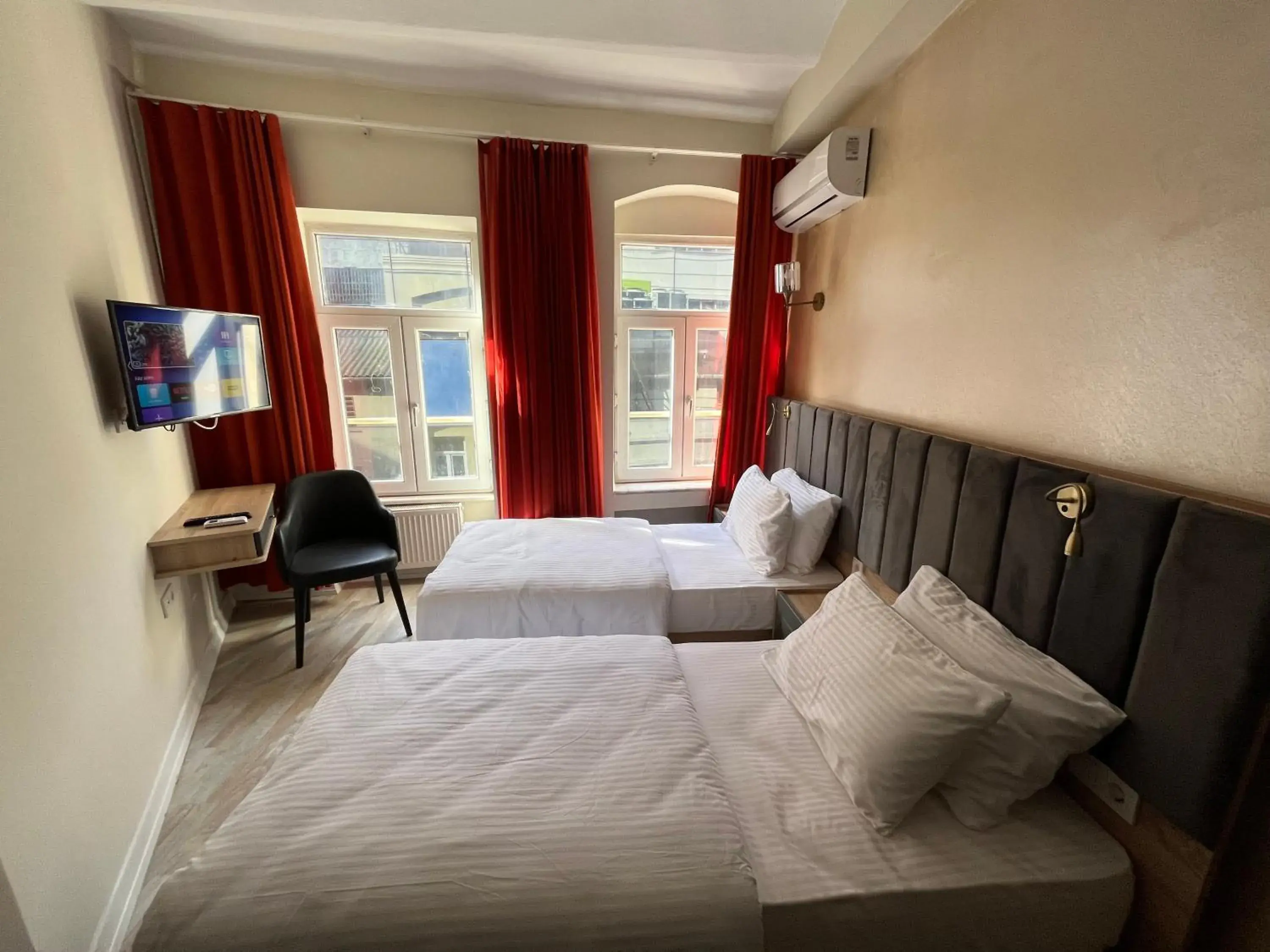 Superior Double or Twin Room in Genoa Port Hotel Superior Double or Twin Room in Genoa Port Hotel