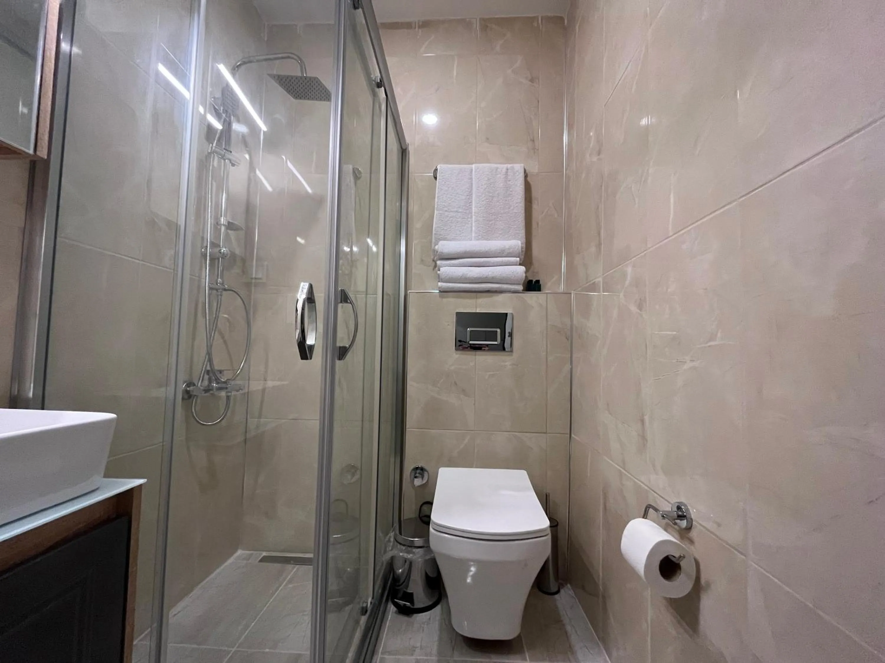 Bathroom in Genoa Port Hotel