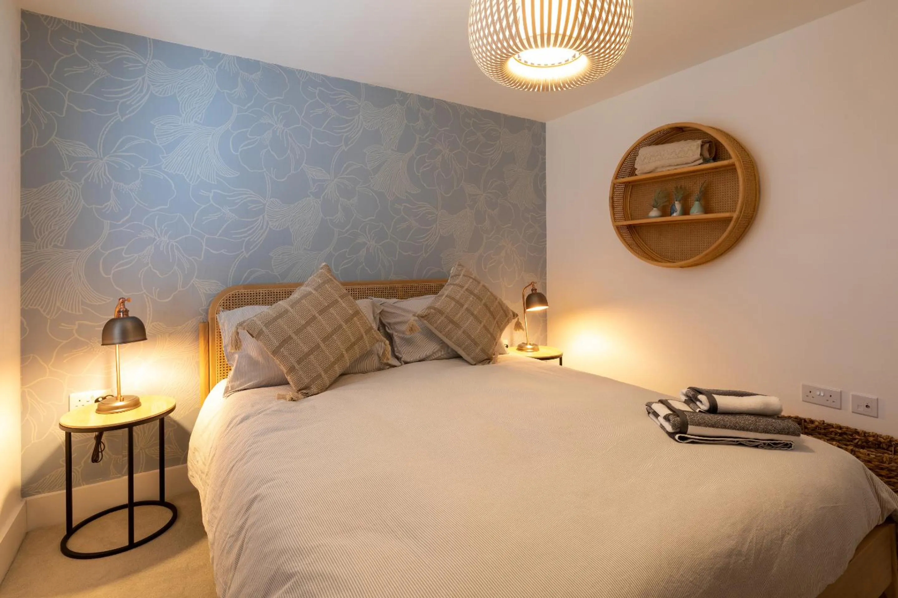 Bedroom, Bed in Regency Court- Free evening parking