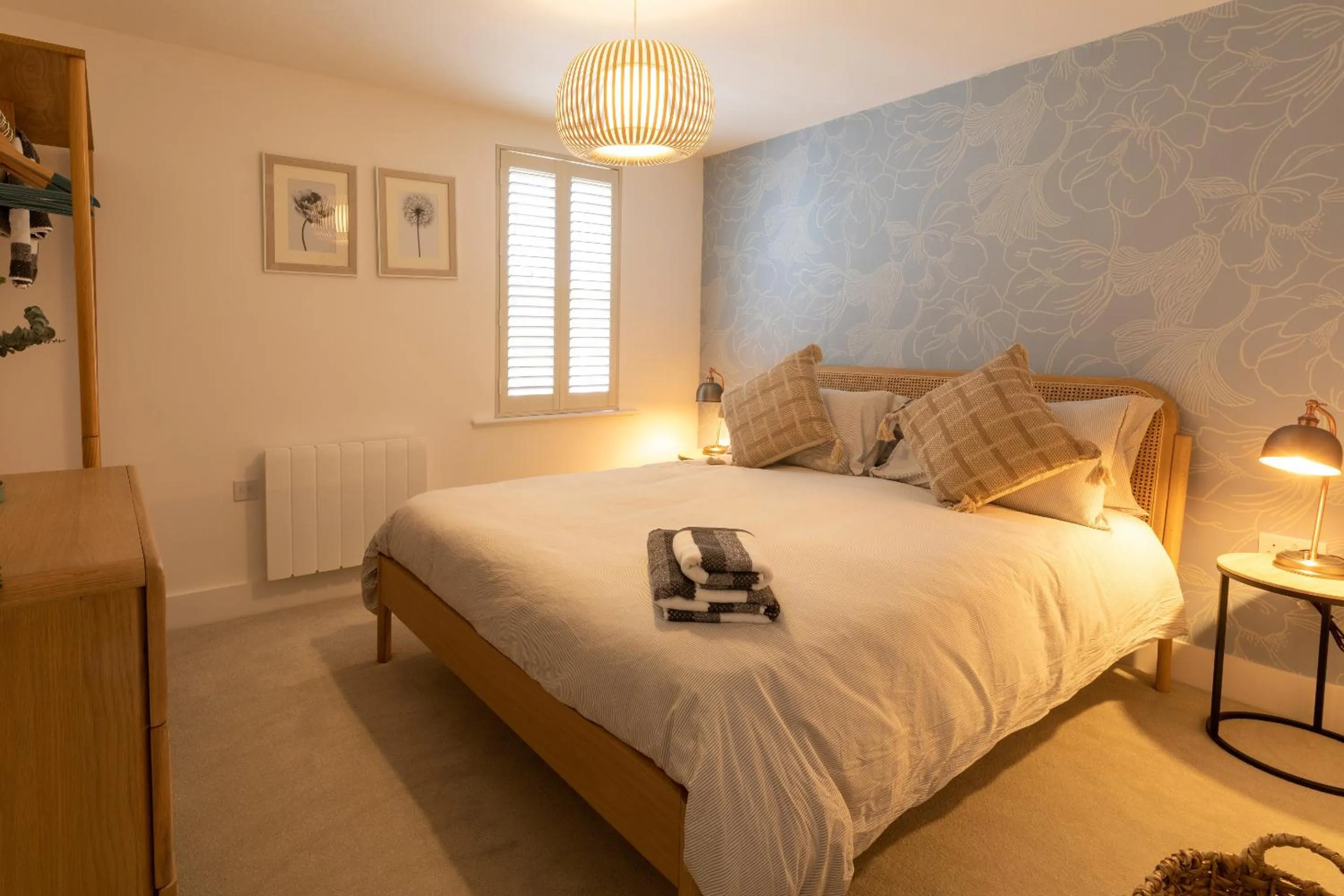 Bedroom, Bed in Regency Court- Free evening parking