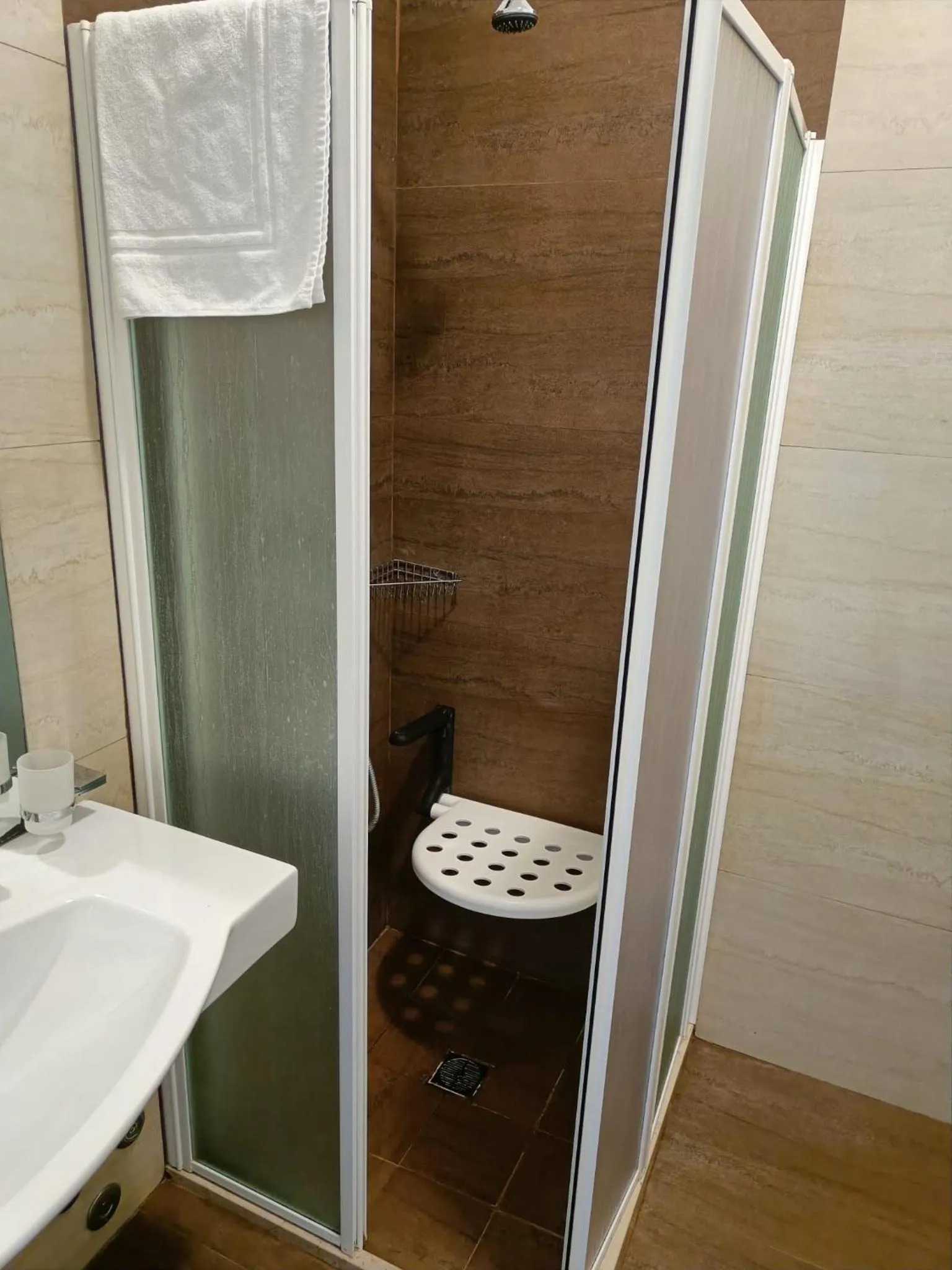 Shower in Hotel Degli Haethey