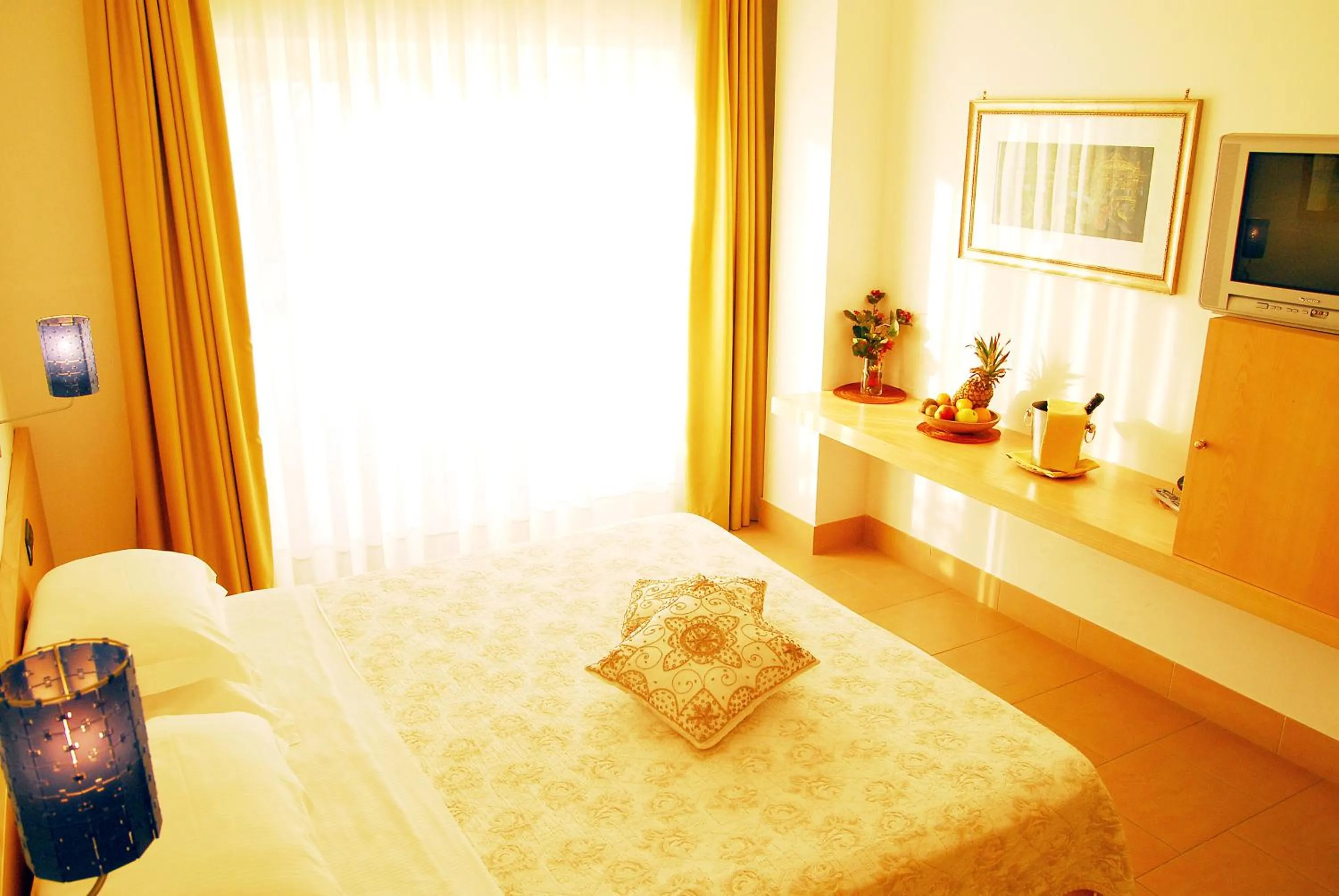 Photo of the whole room, Bed in Hotel Degli Haethey