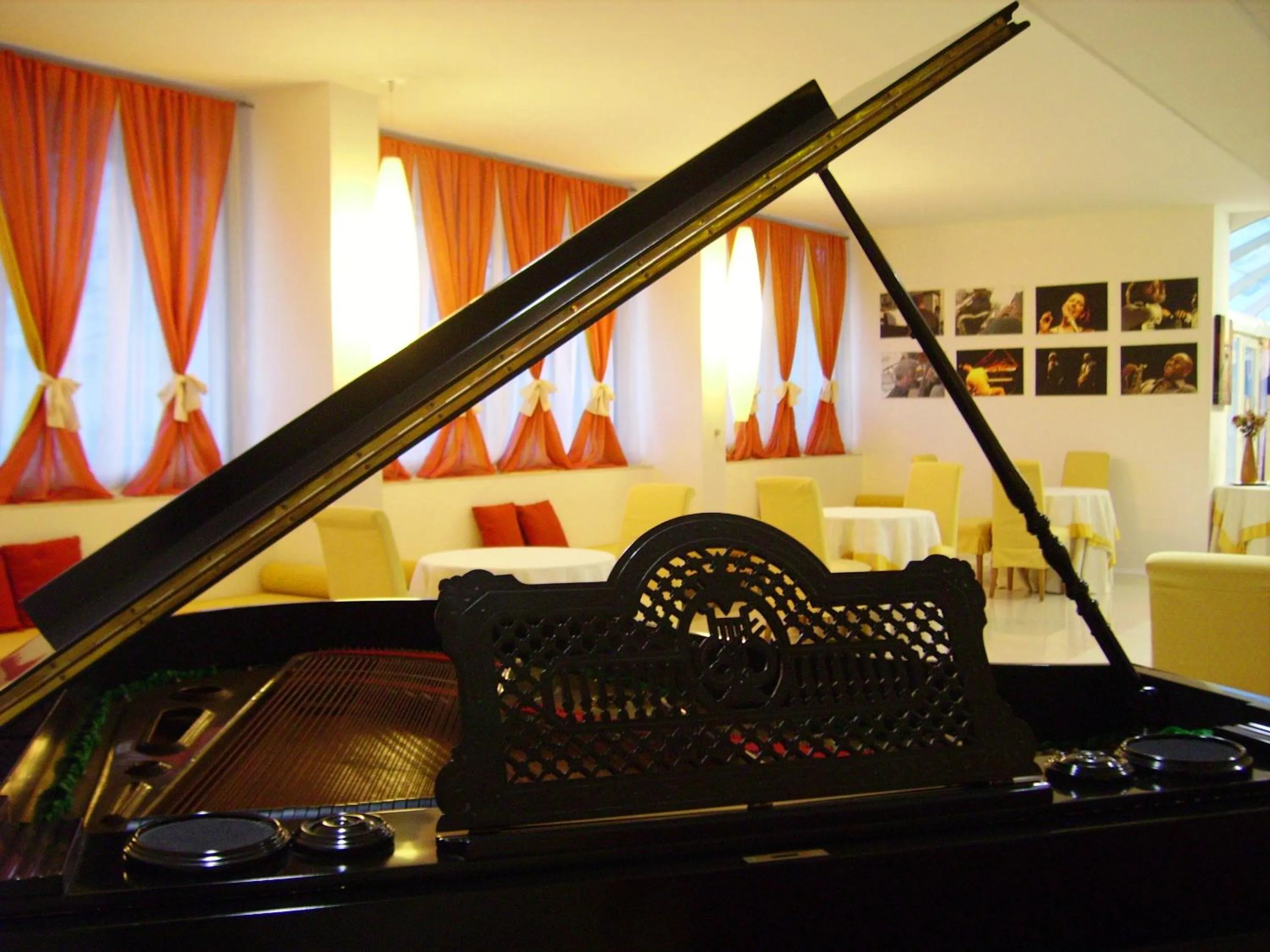 Restaurant/places to eat in Hotel Degli Haethey