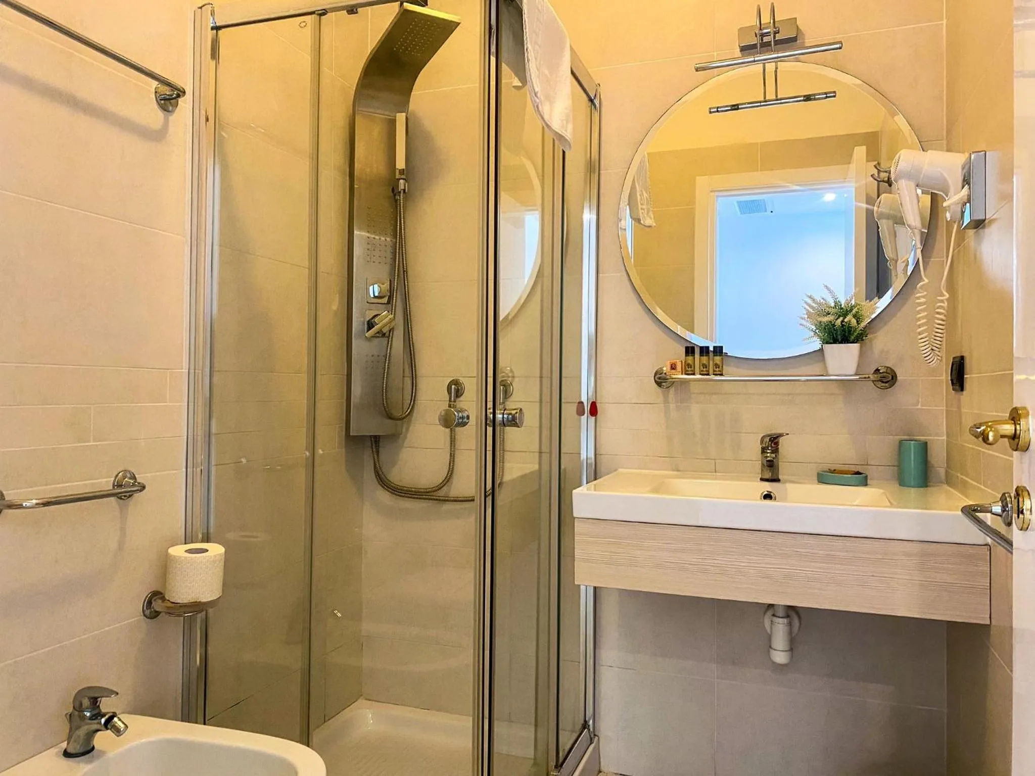 Bathroom in Hotel Degli Haethey