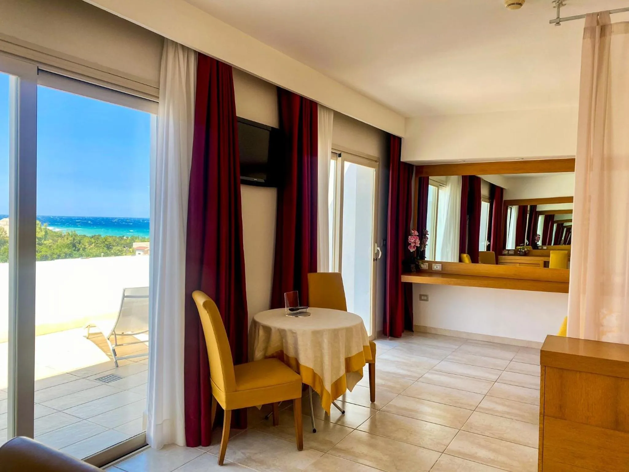 Photo of the whole room in Hotel Degli Haethey