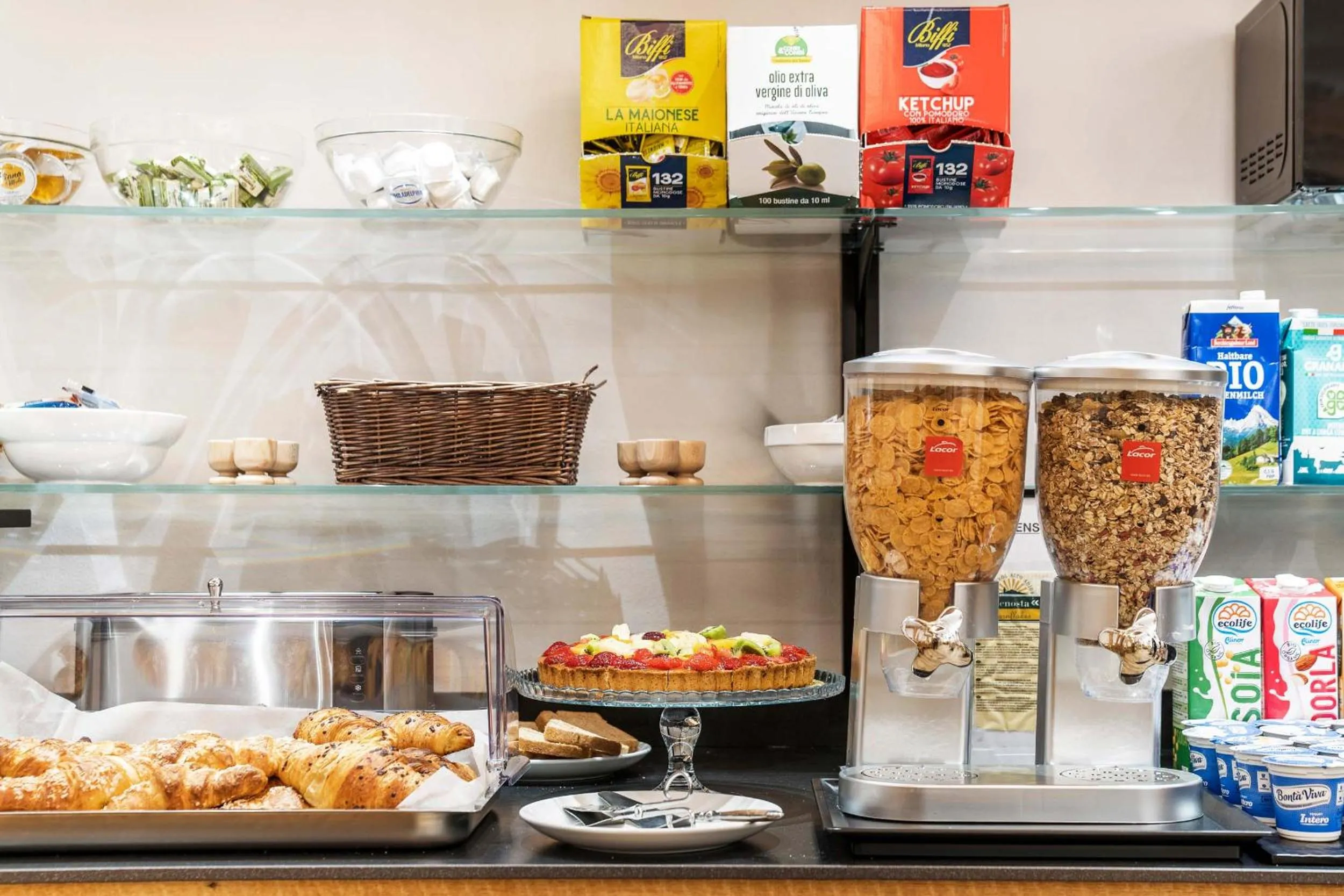 Food and drinks in Hotel Olimpia