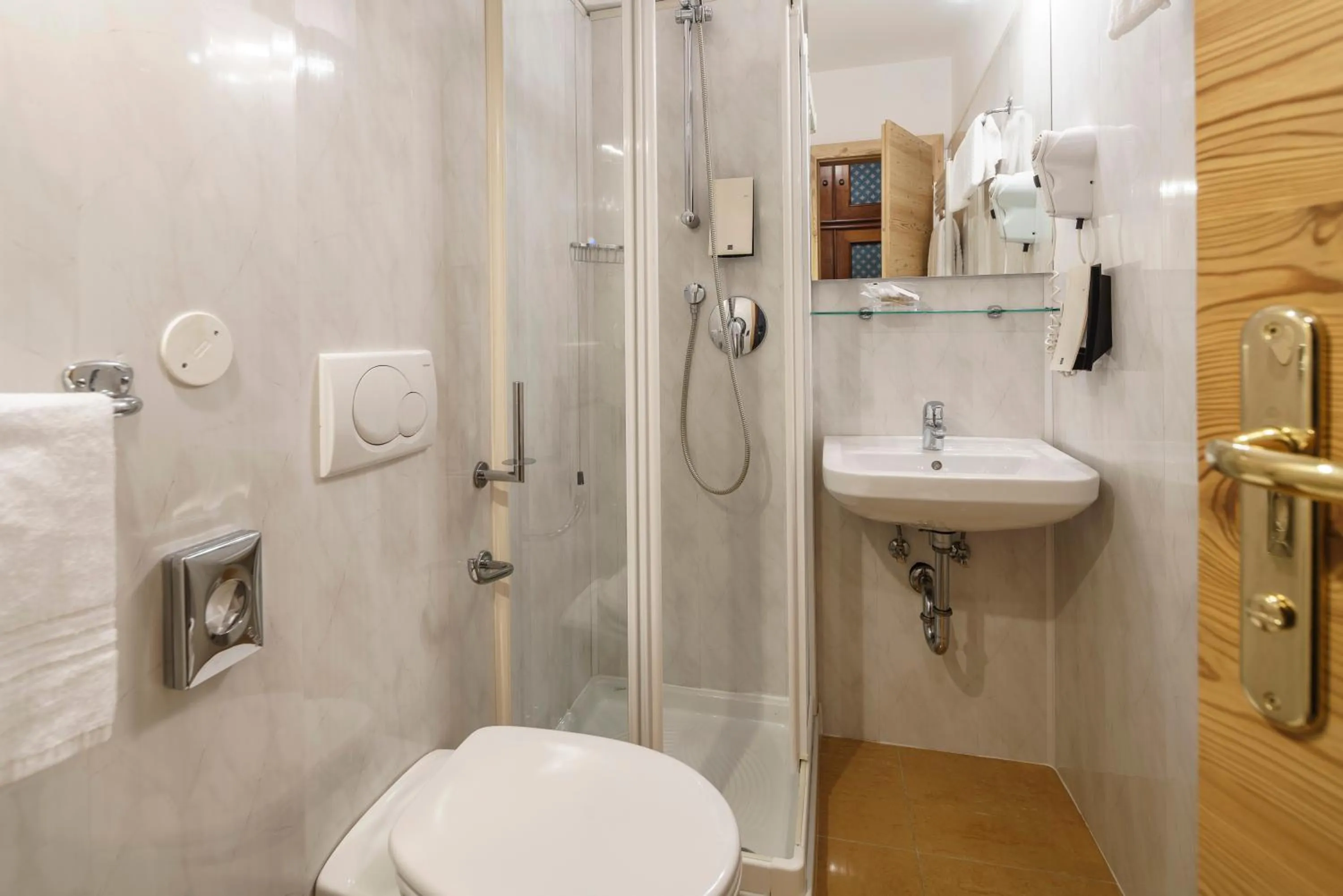 Shower in Hotel Olimpia