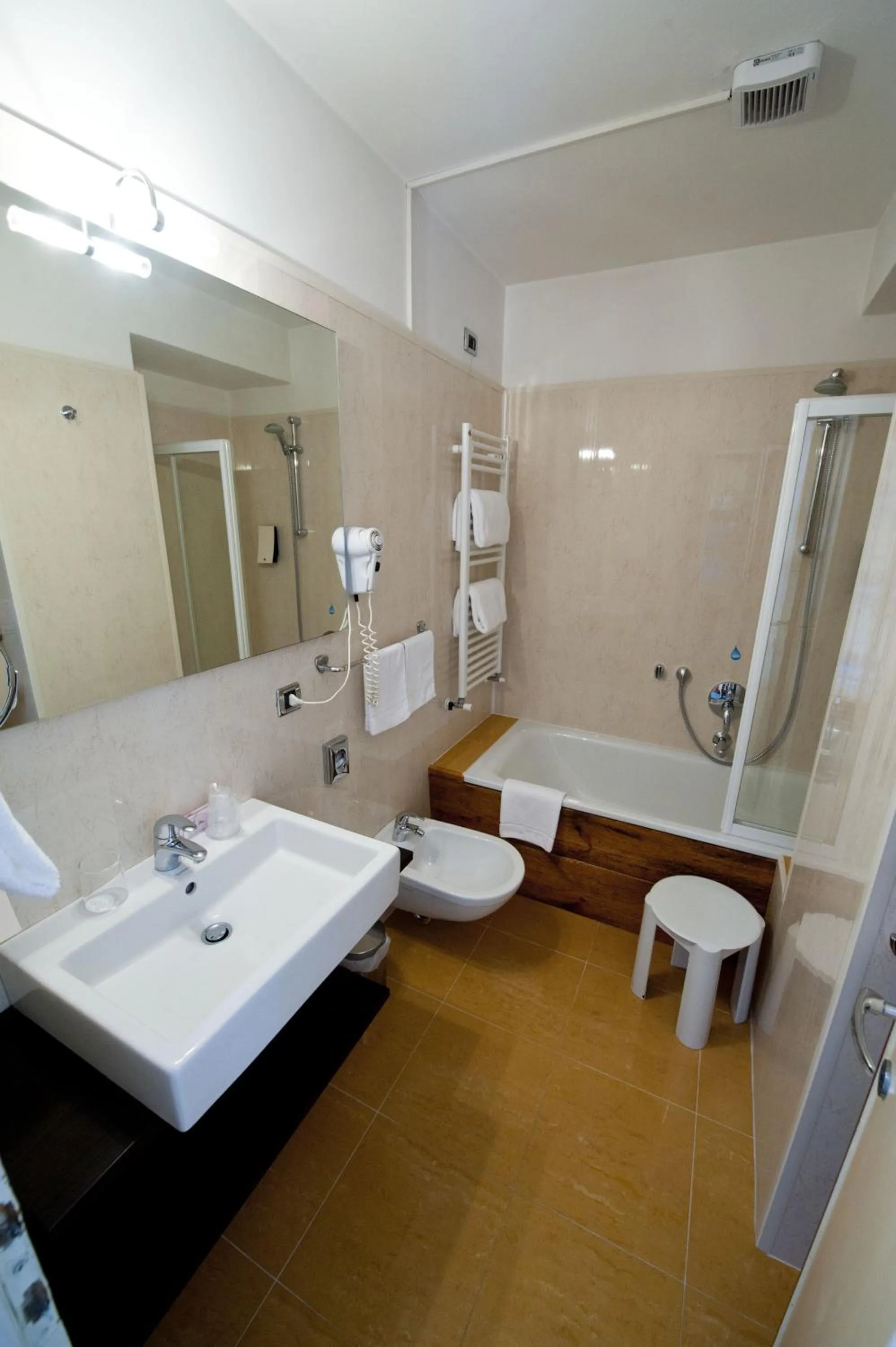 Shower in Hotel Olimpia