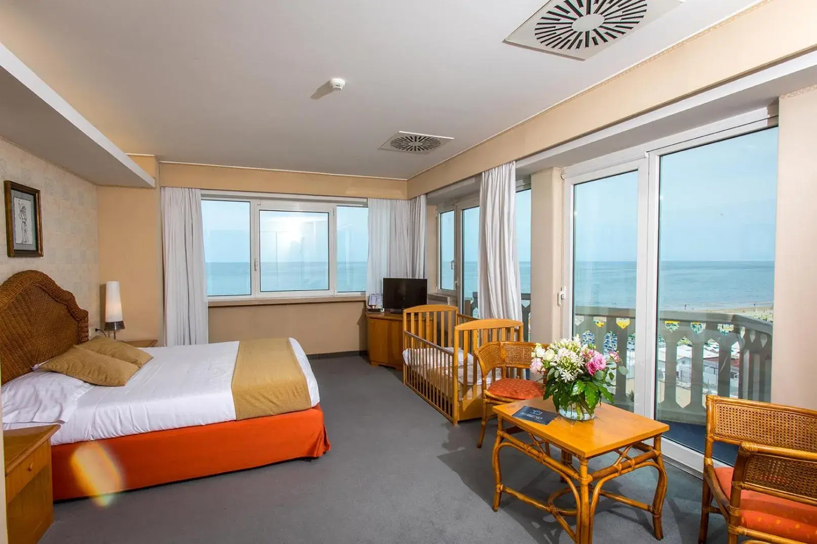 Standard Quadruple Room in City Hotel Standard Quadruple Room in City Hotel