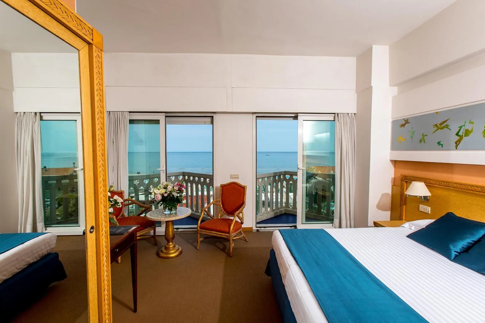 Photo of the whole room, Bed in City Hotel