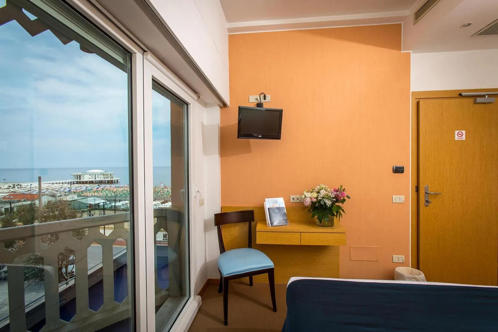 Photo of the whole room in City Hotel