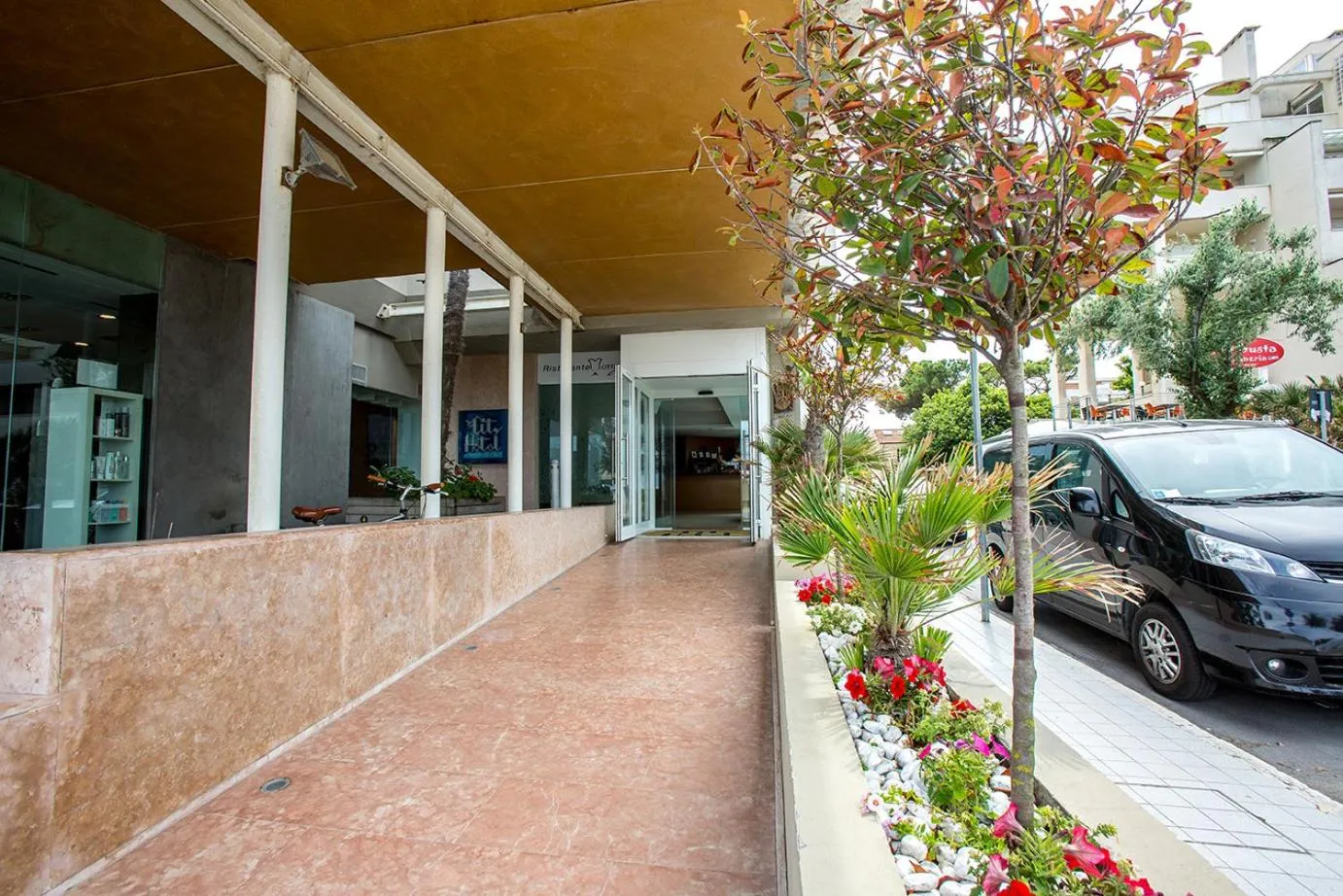 Facade/entrance in City Hotel