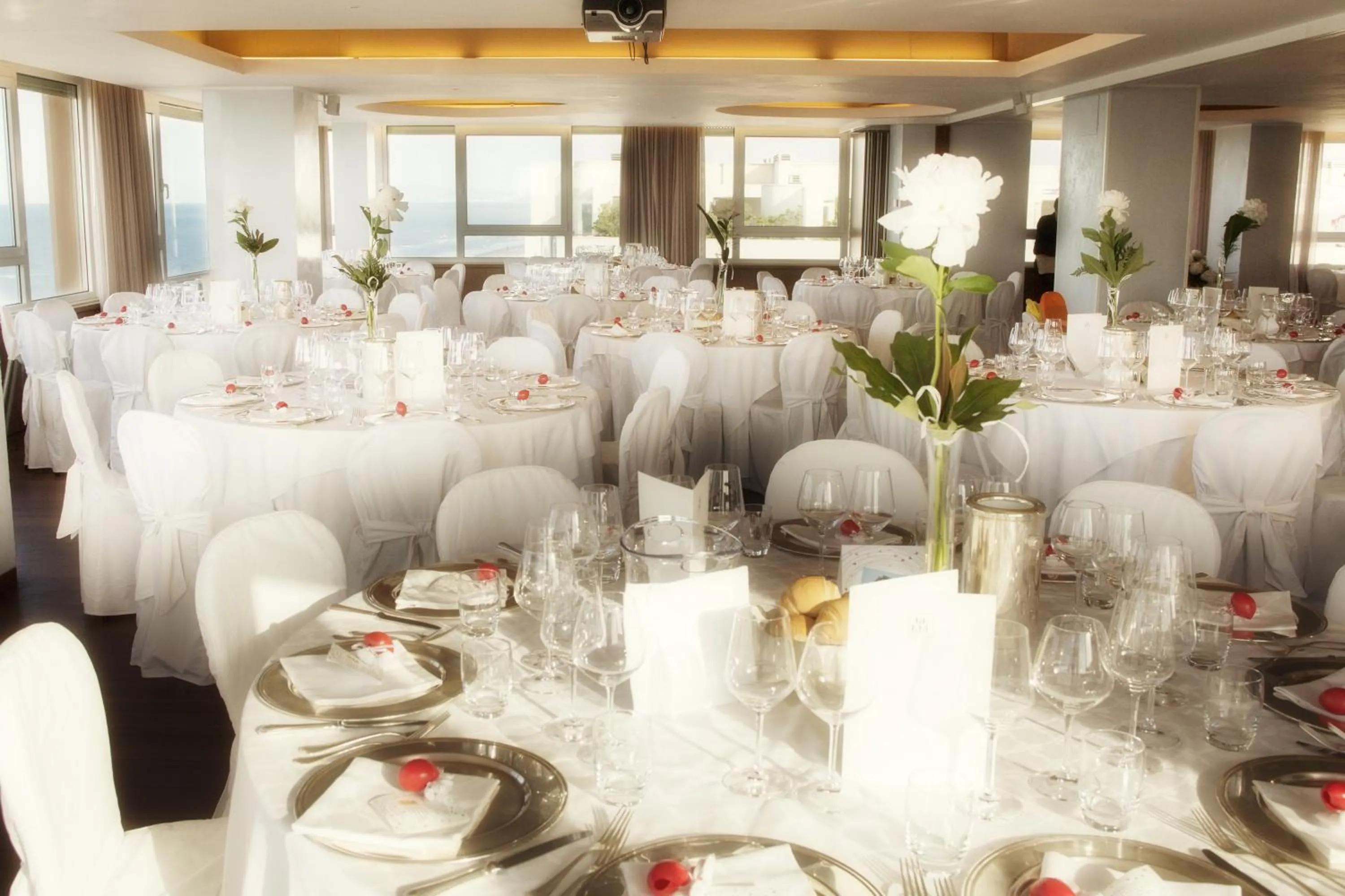 Restaurant/places to eat in City Hotel