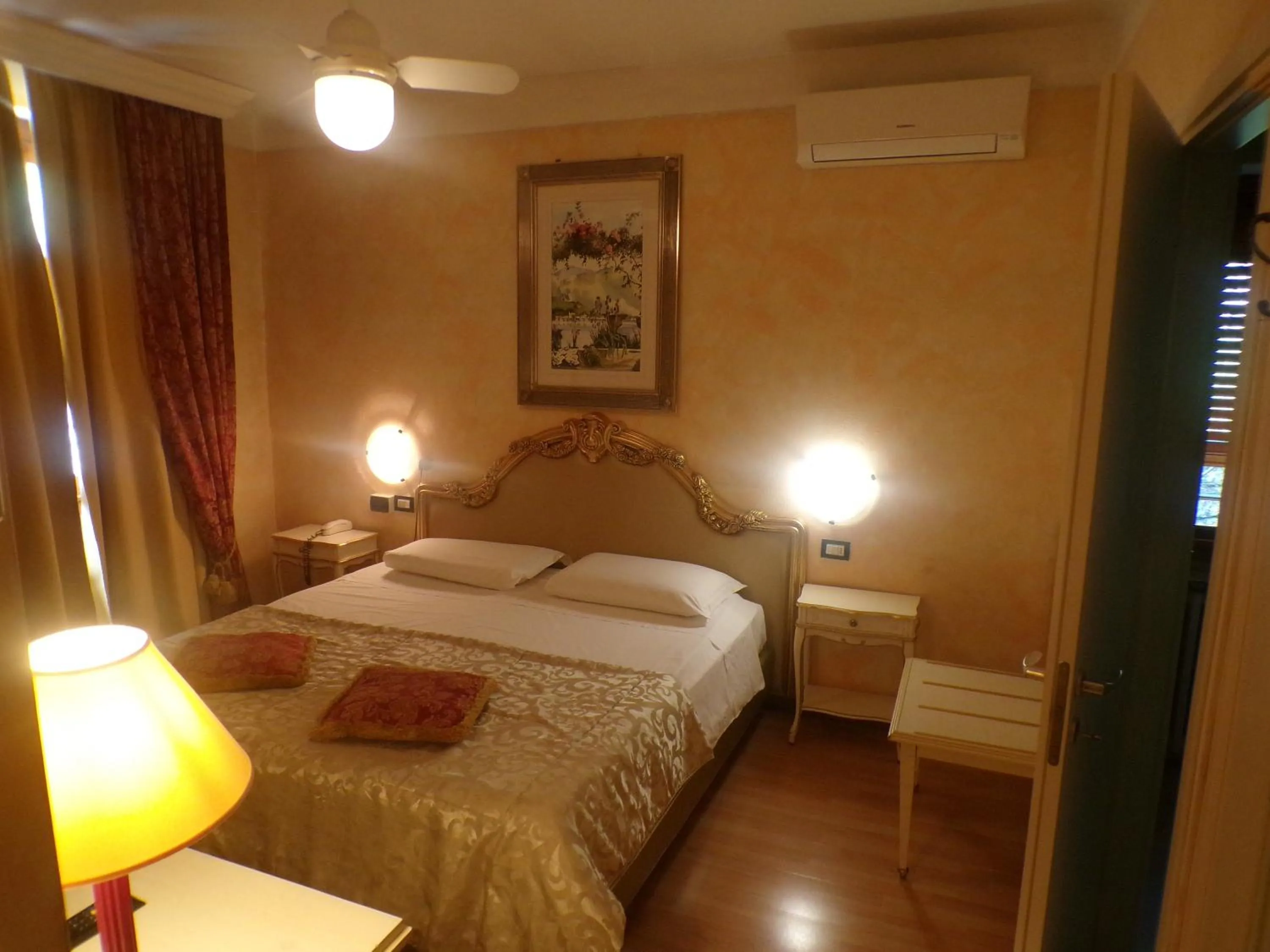 Bed in Hotel San Marino