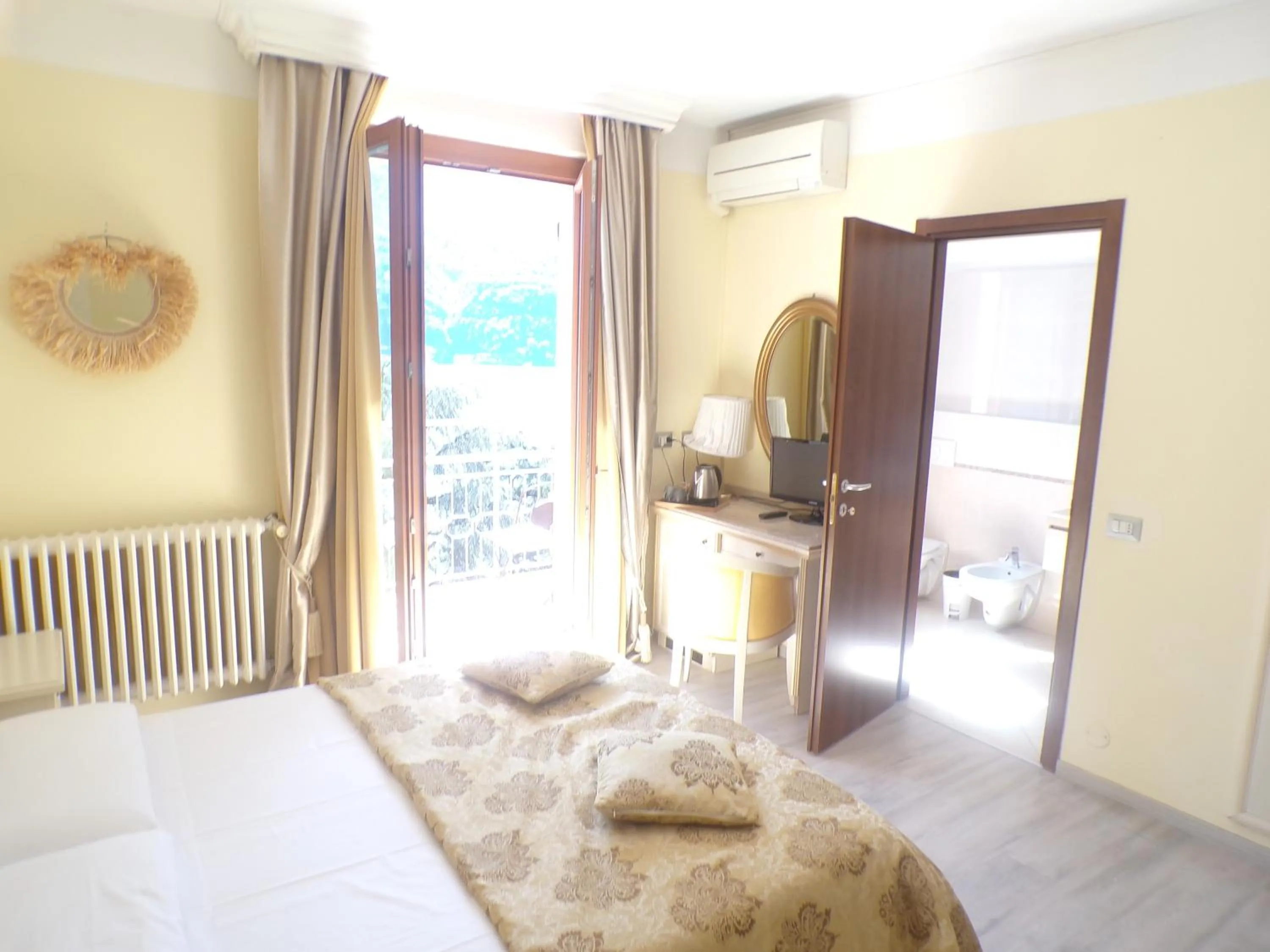 Bed in Hotel San Marino