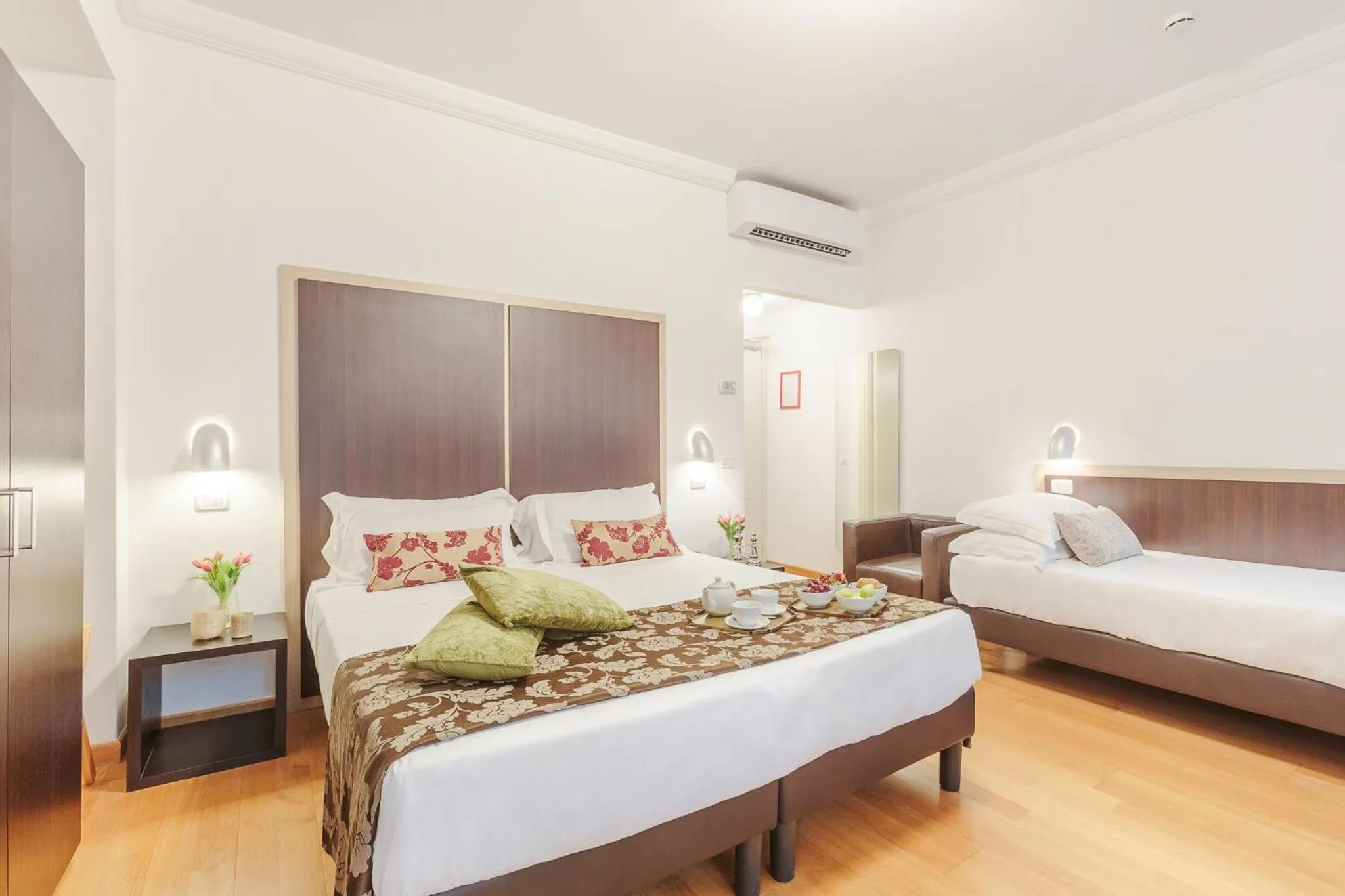 View (from property/room), Bed in Hotel Hambros - Il Parco in Villa Banchieri