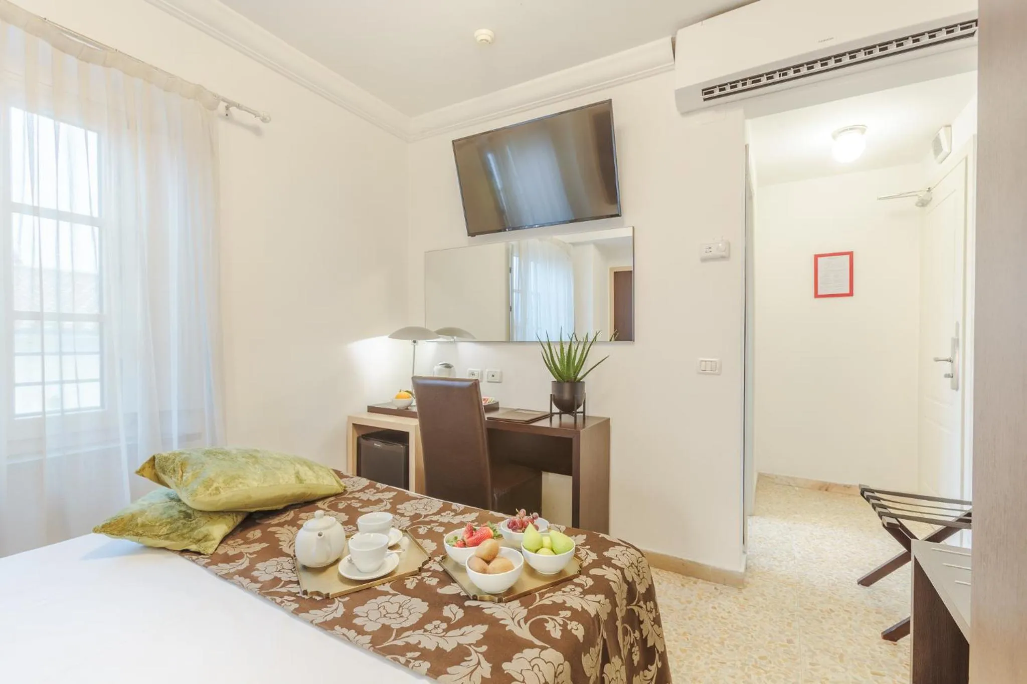 View (from property/room), Bed in Hotel Hambros - Il Parco in Villa Banchieri