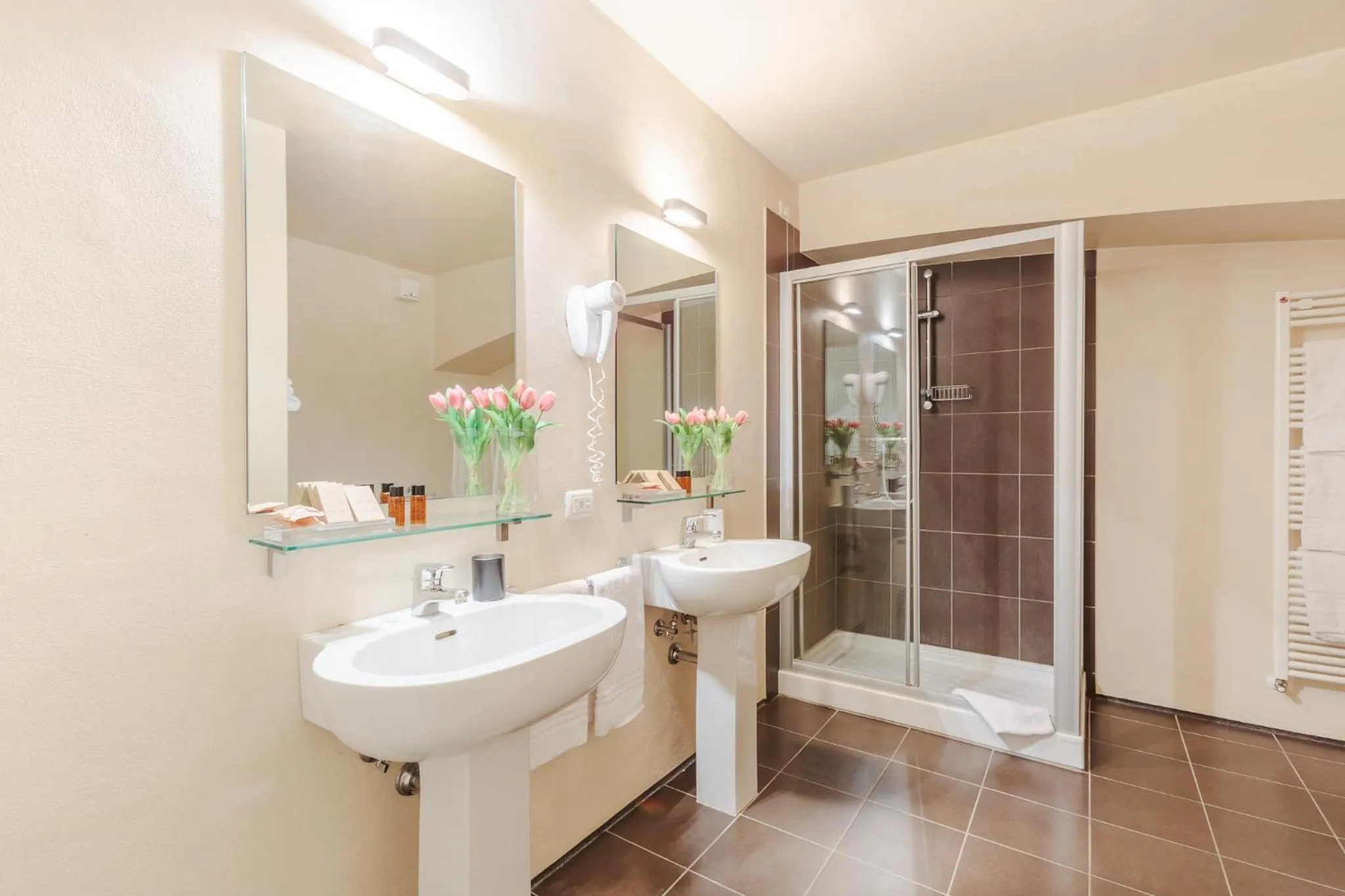 Bathroom in Hotel Hambros - Il Parco in Villa Banchieri