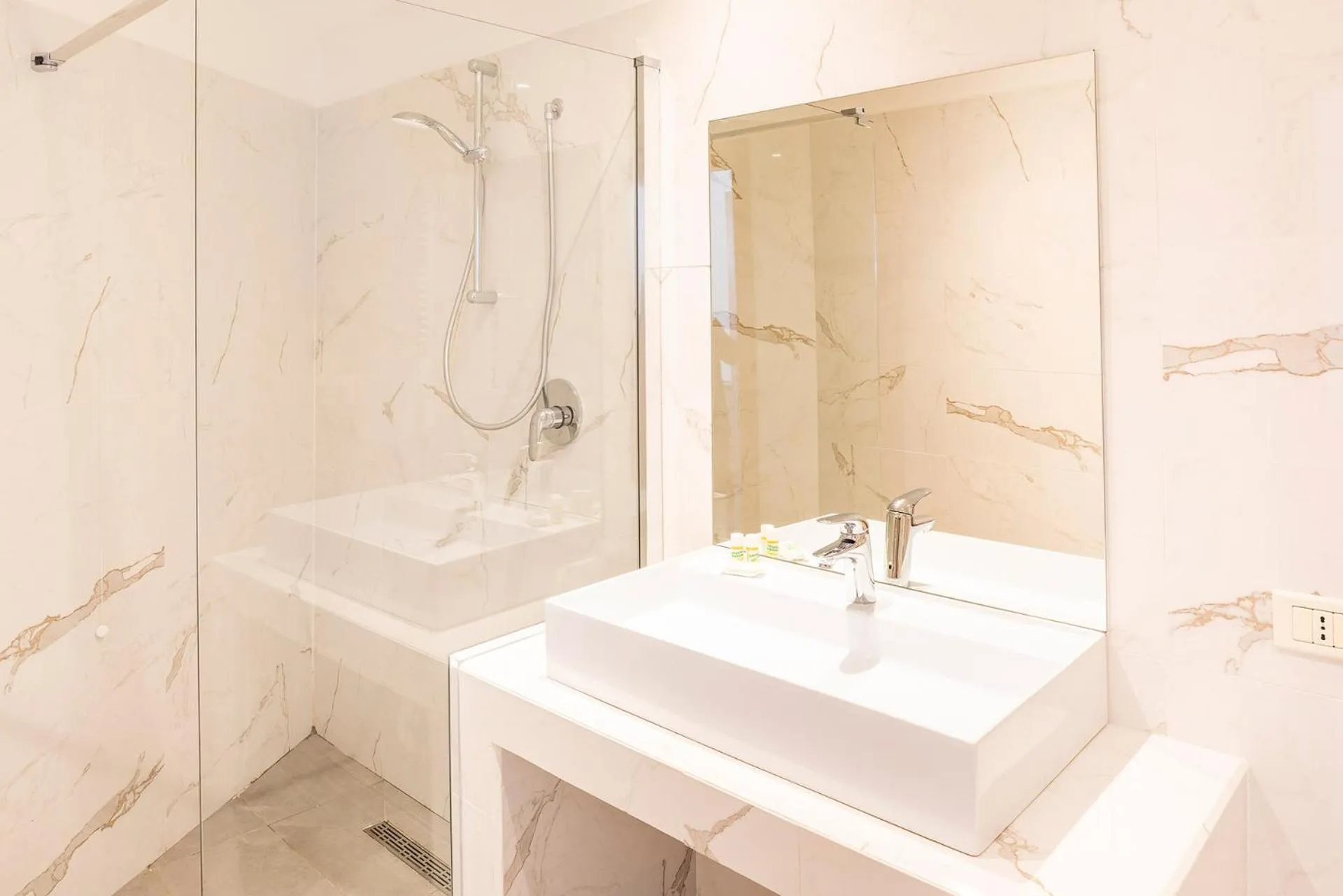 Shower in Centro Vacanze La Limonaia