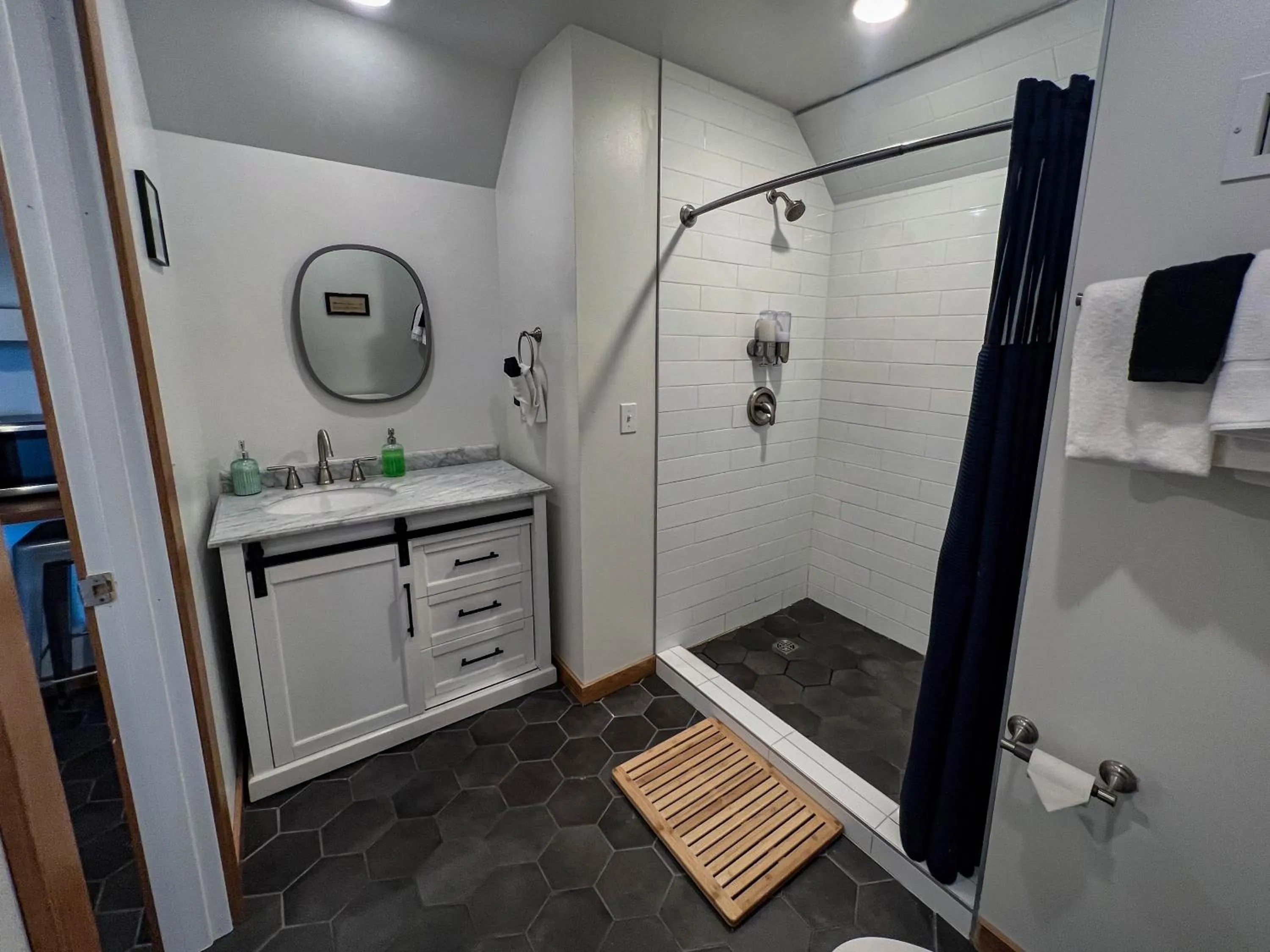 Shower in Endion Inn