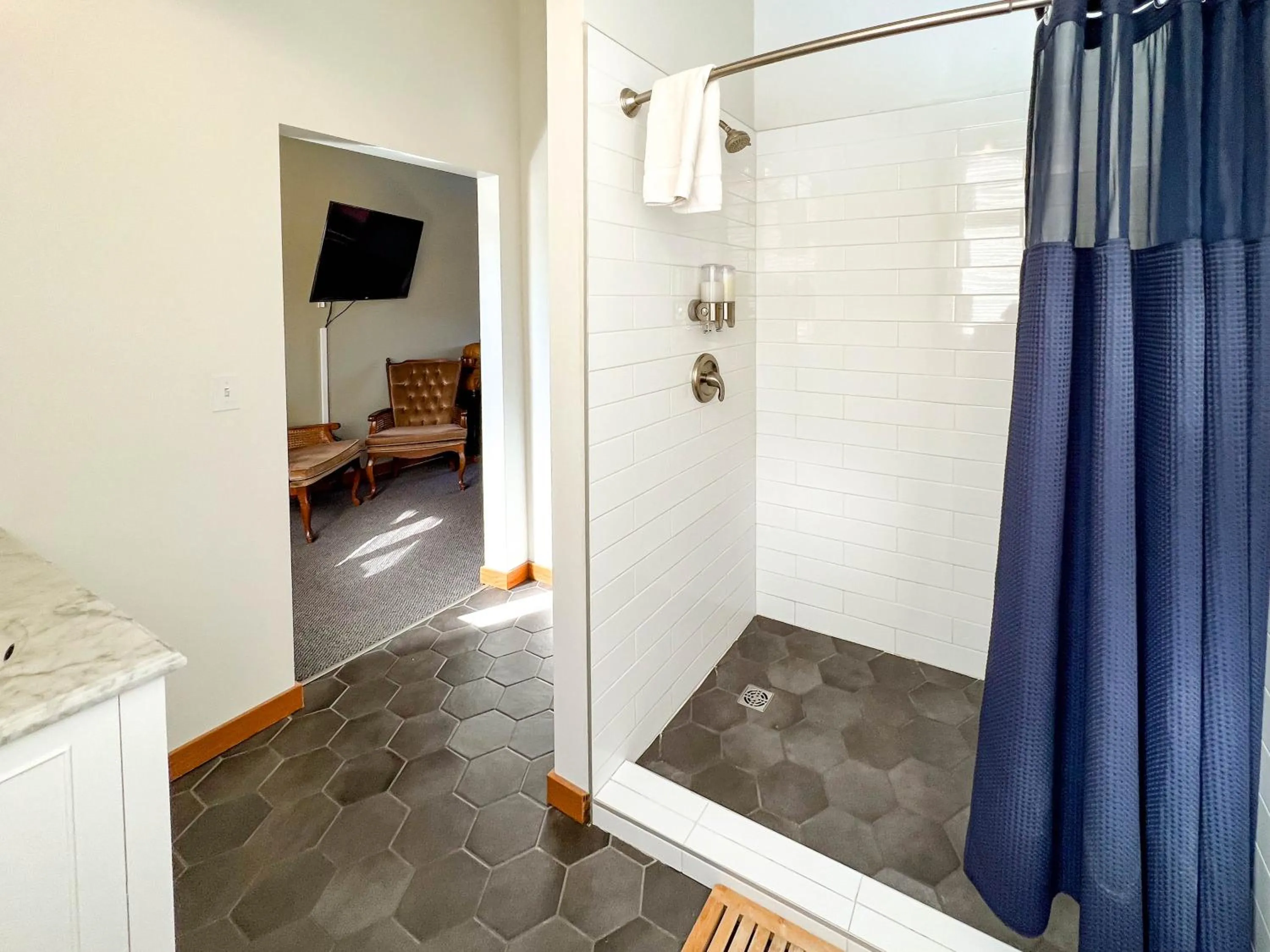 Shower in Endion Inn