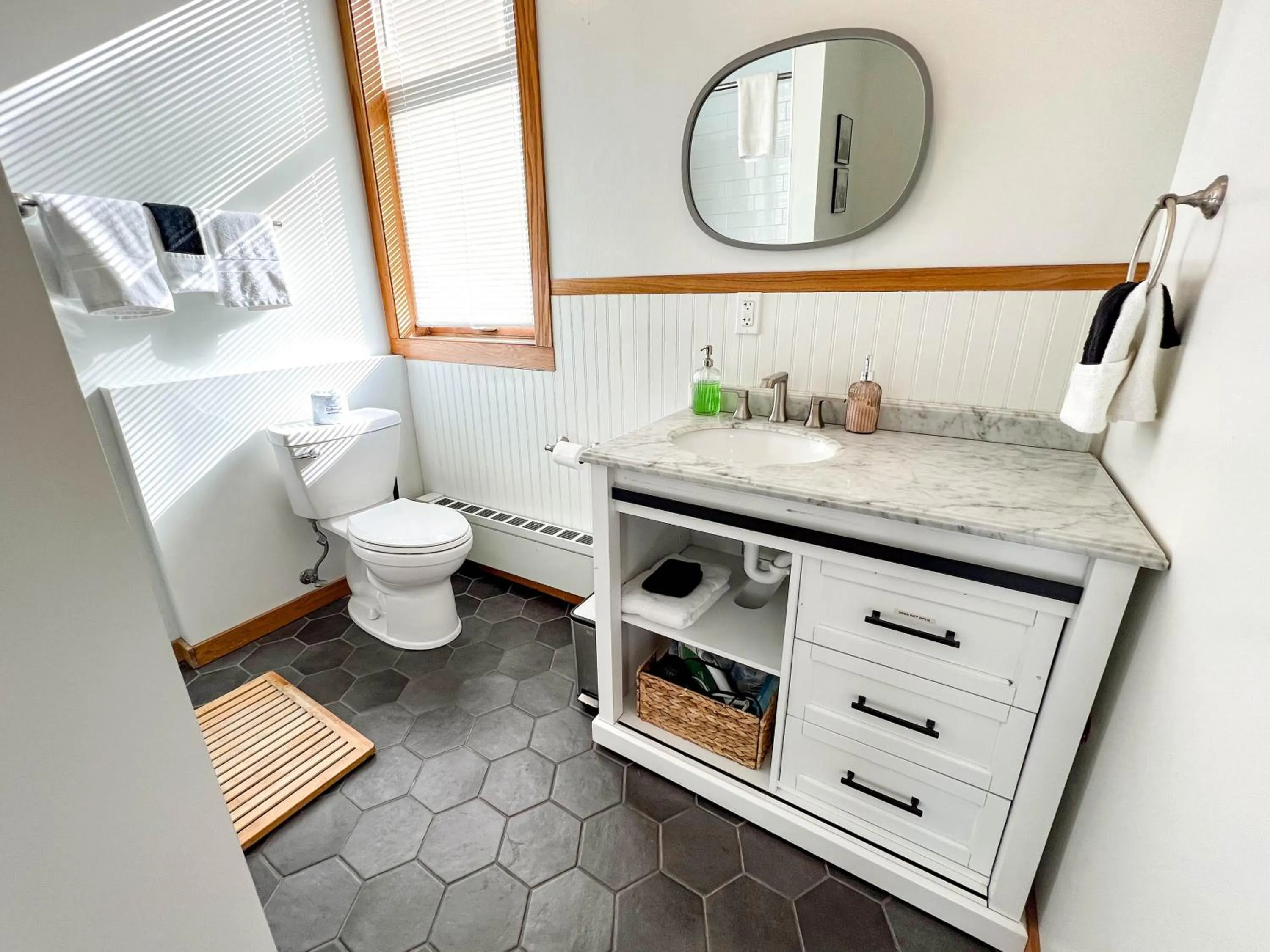 Toilet in Endion Inn