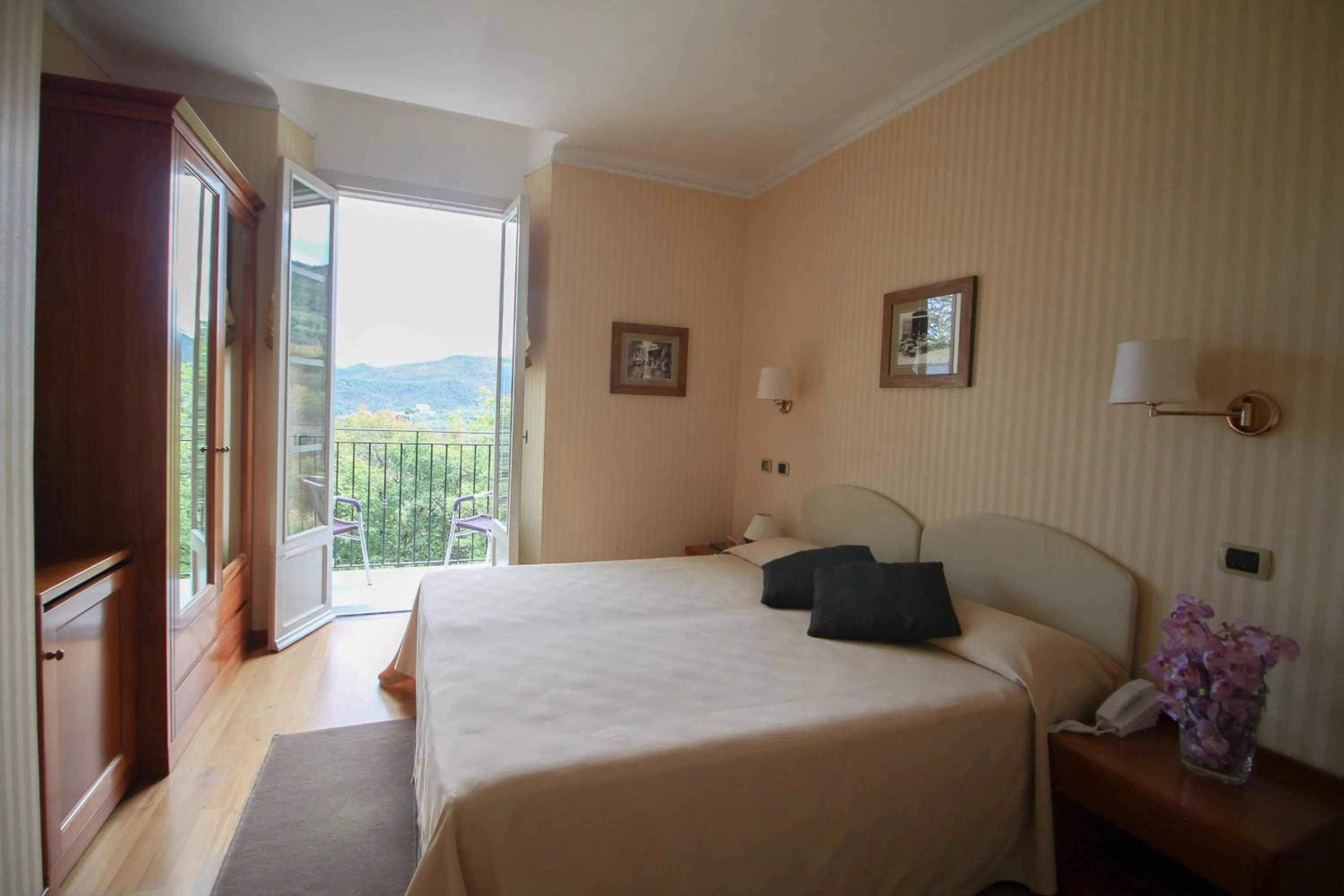 Mountain view, Bed in Relais San Rocco