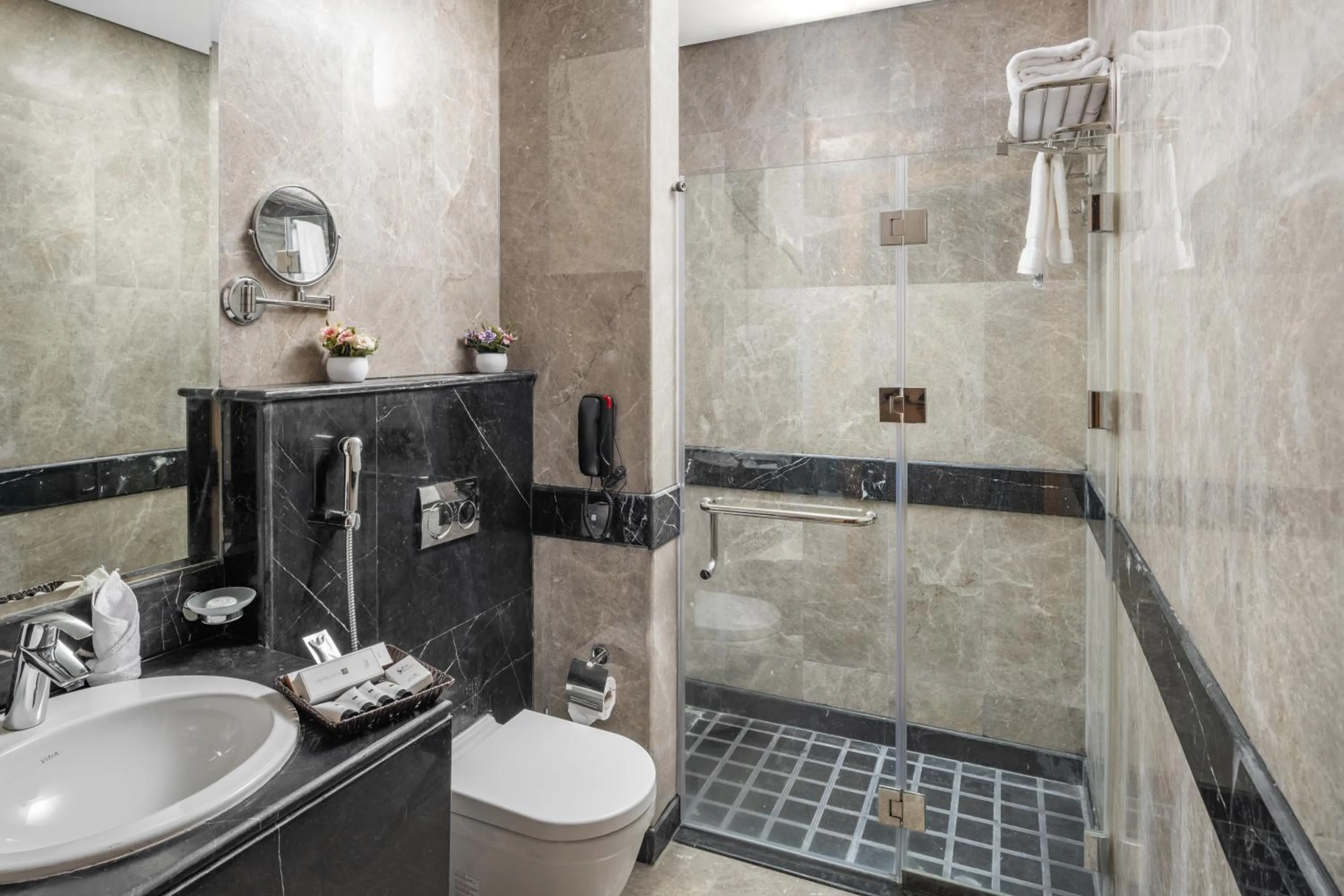 Bathroom in Roots Hotel