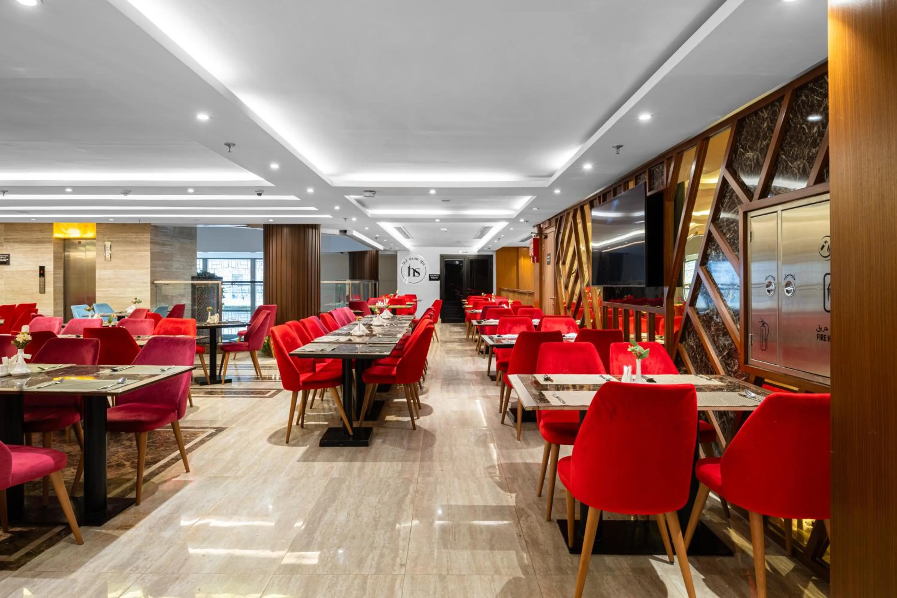 Restaurant/places to eat in Roots Hotel