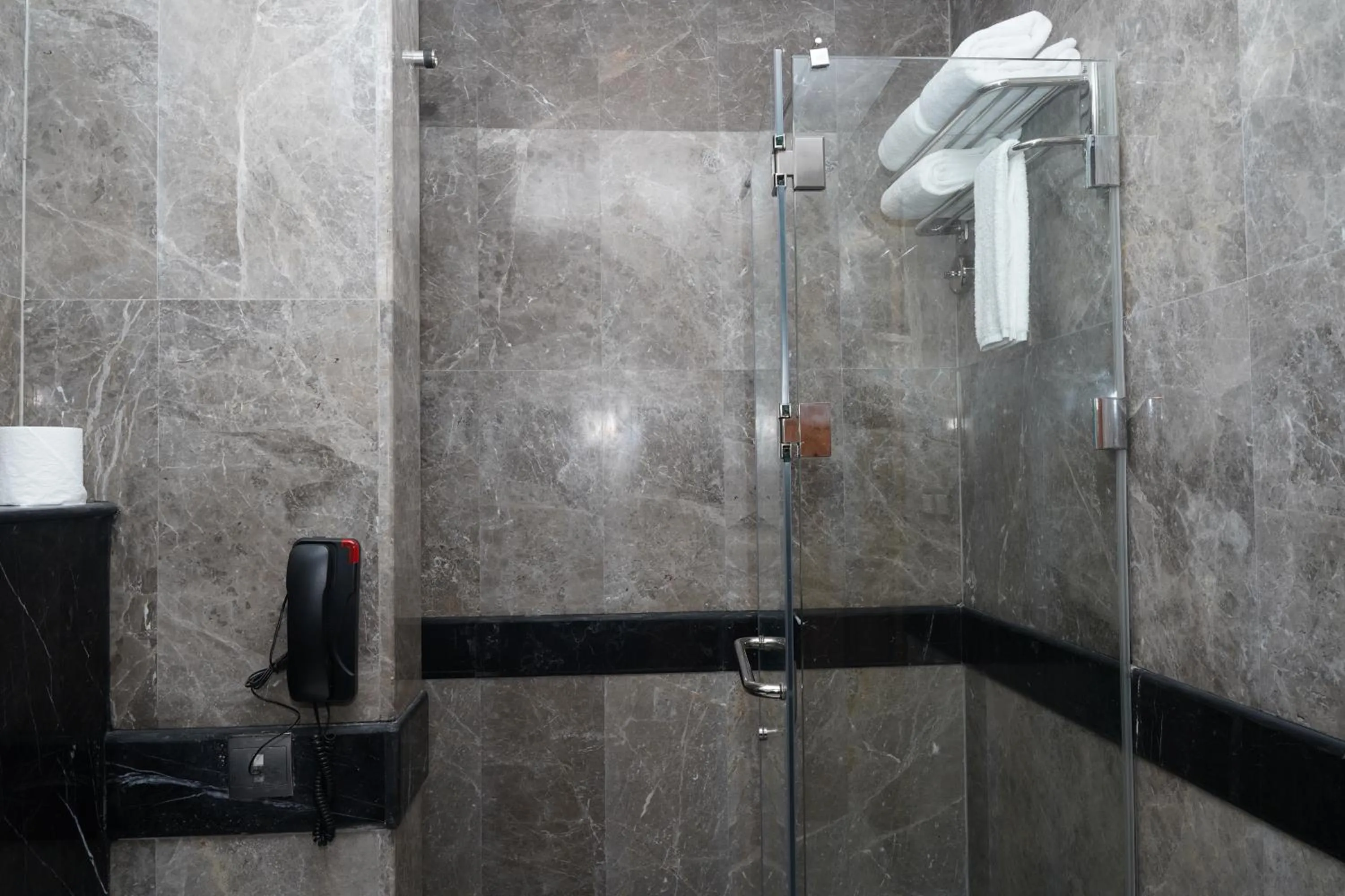 Bathroom in Roots Hotel